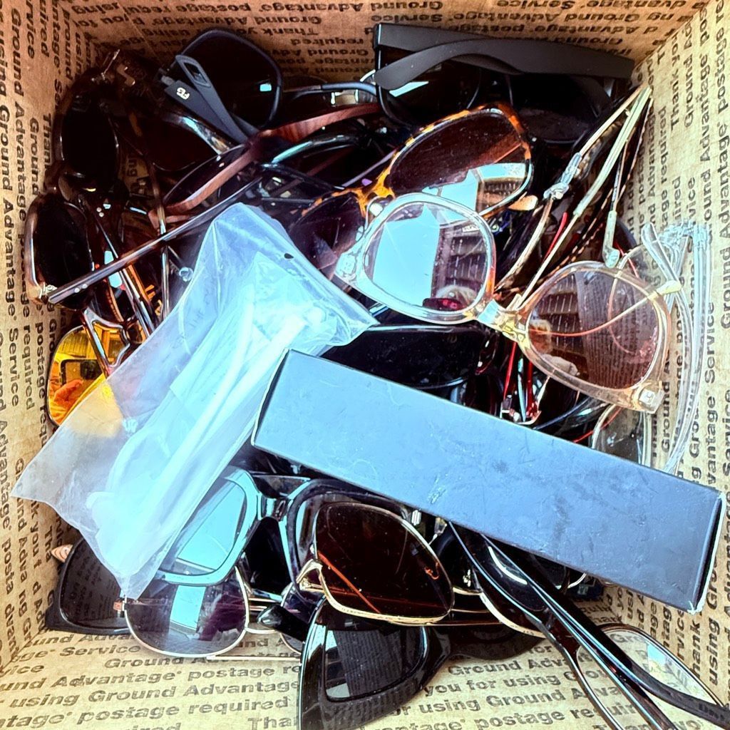Other SUNGLASSES Lot Fifty (50) Pairs Name Brand Sunglasses Sunclo Size ONE SIZE - 8 Thumbnail