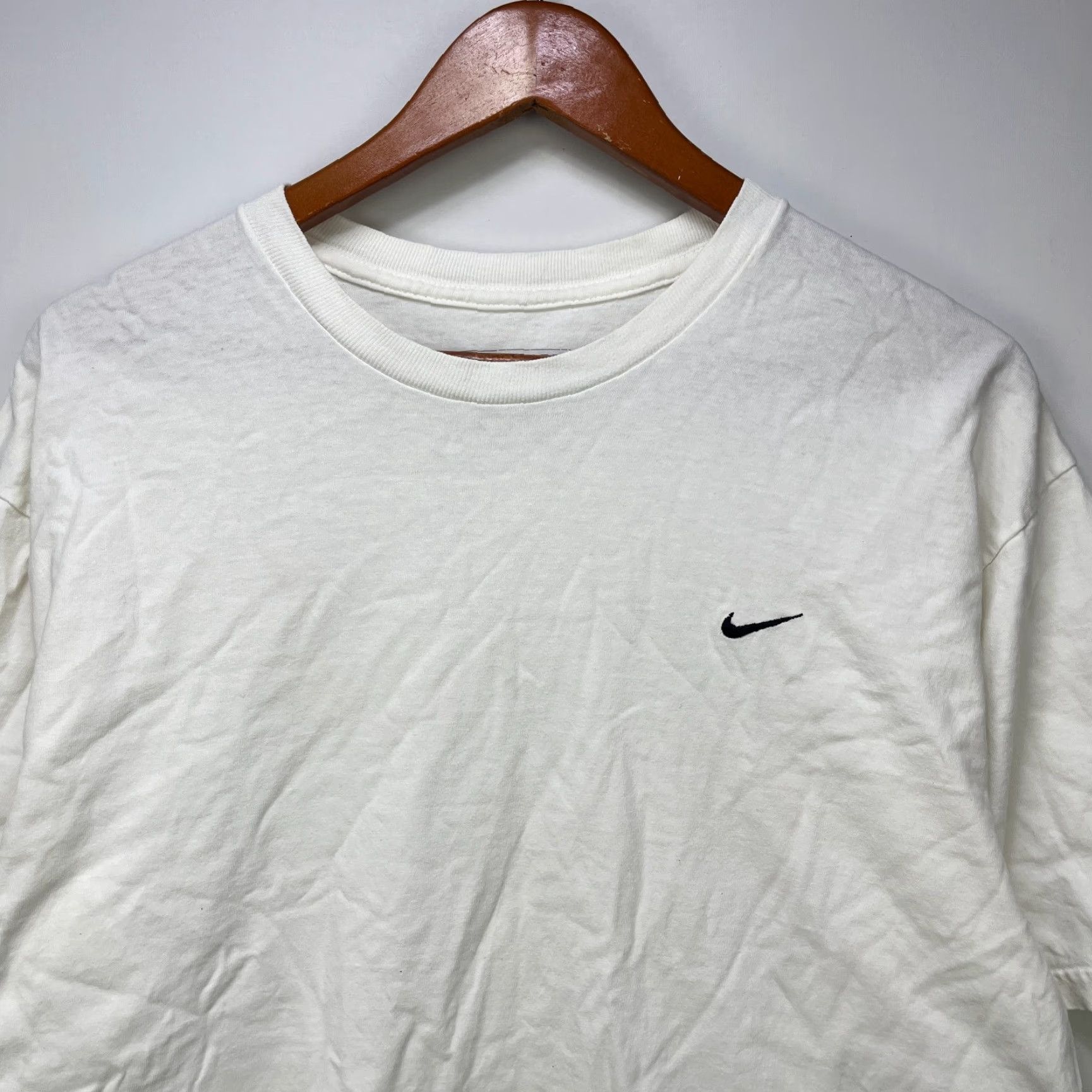 Nike VINTAGE Nike Swoosh Y2K T Shirt Large Nike Air White Cotton Mens Short Sleeve Crew Neck 2000s Size US L / EU 52-54 / 3 - 2 Thumbnail