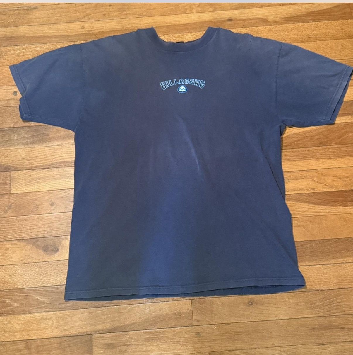 Billabong 90's Vintage Billabong Embroidered Logo T-Shirt - Size Large Size US L / EU 52-54 / 3 - 1 Thumbnail