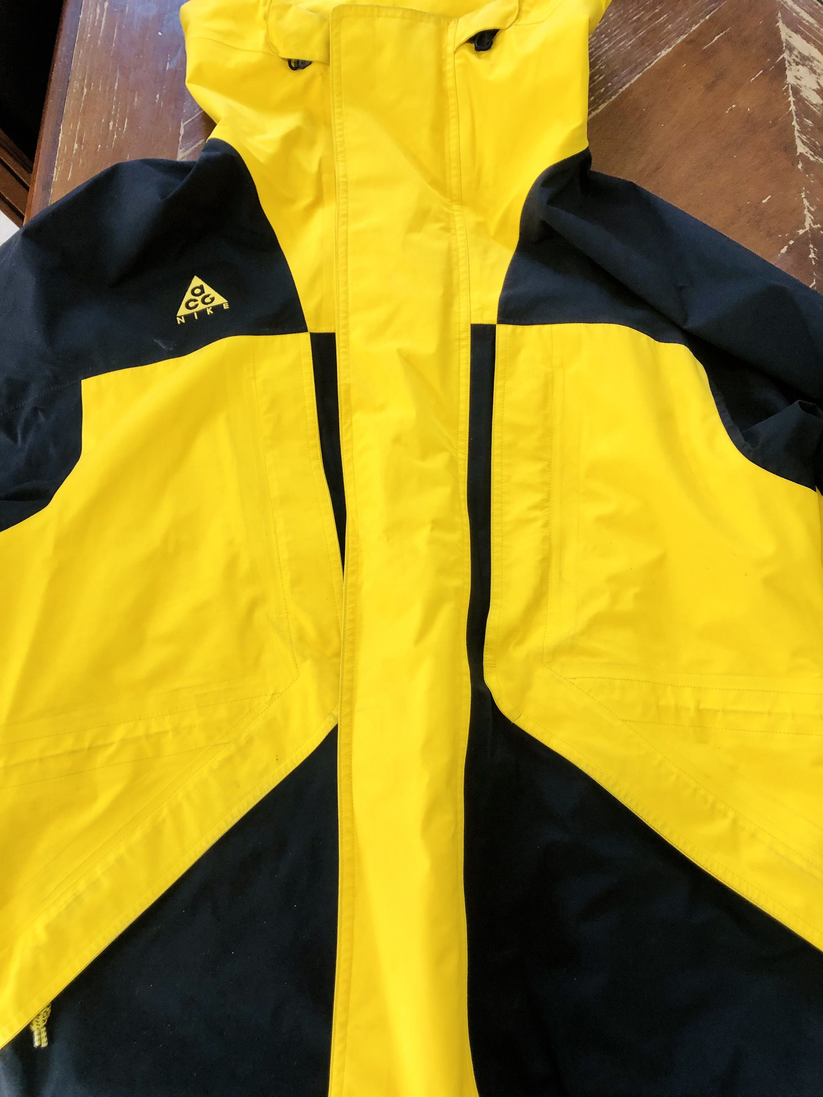 Nike ACG Nike ACG GoreTex Jacket Yellow and Black Size US M / EU 48-50 / 2 - 1 Thumbnail