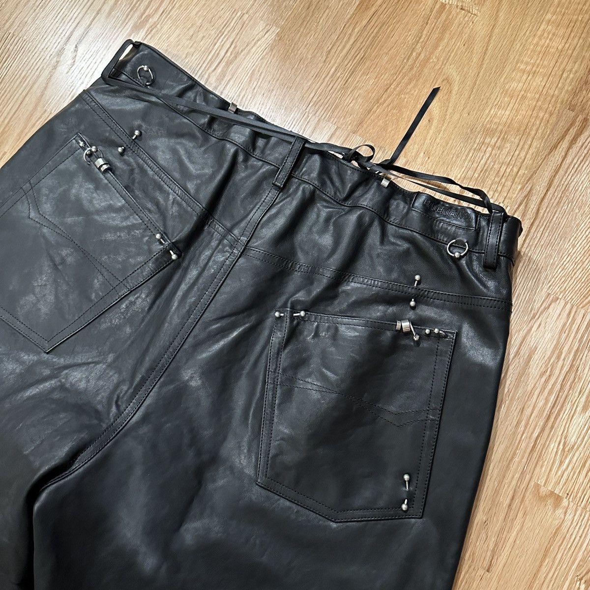 Balenciaga PIERCED BAGGY LEATHER PANTS Size US 32 / EU 48 - 4 Thumbnail