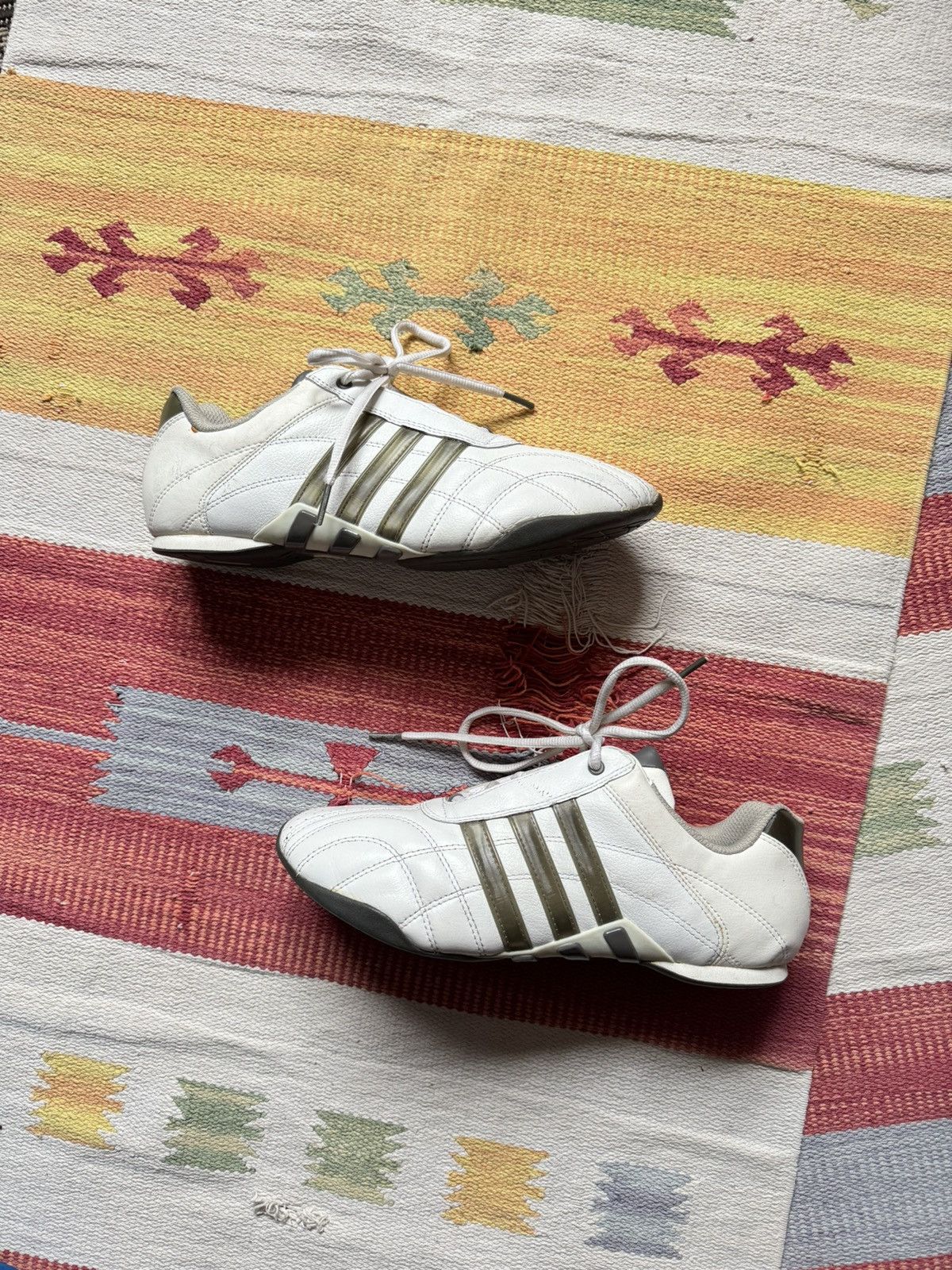 Vintage Vintage 2011 Adidas y2k White Leather Low Japanese Sneakers Size US 7 / EU 40 - 2 Thumbnail