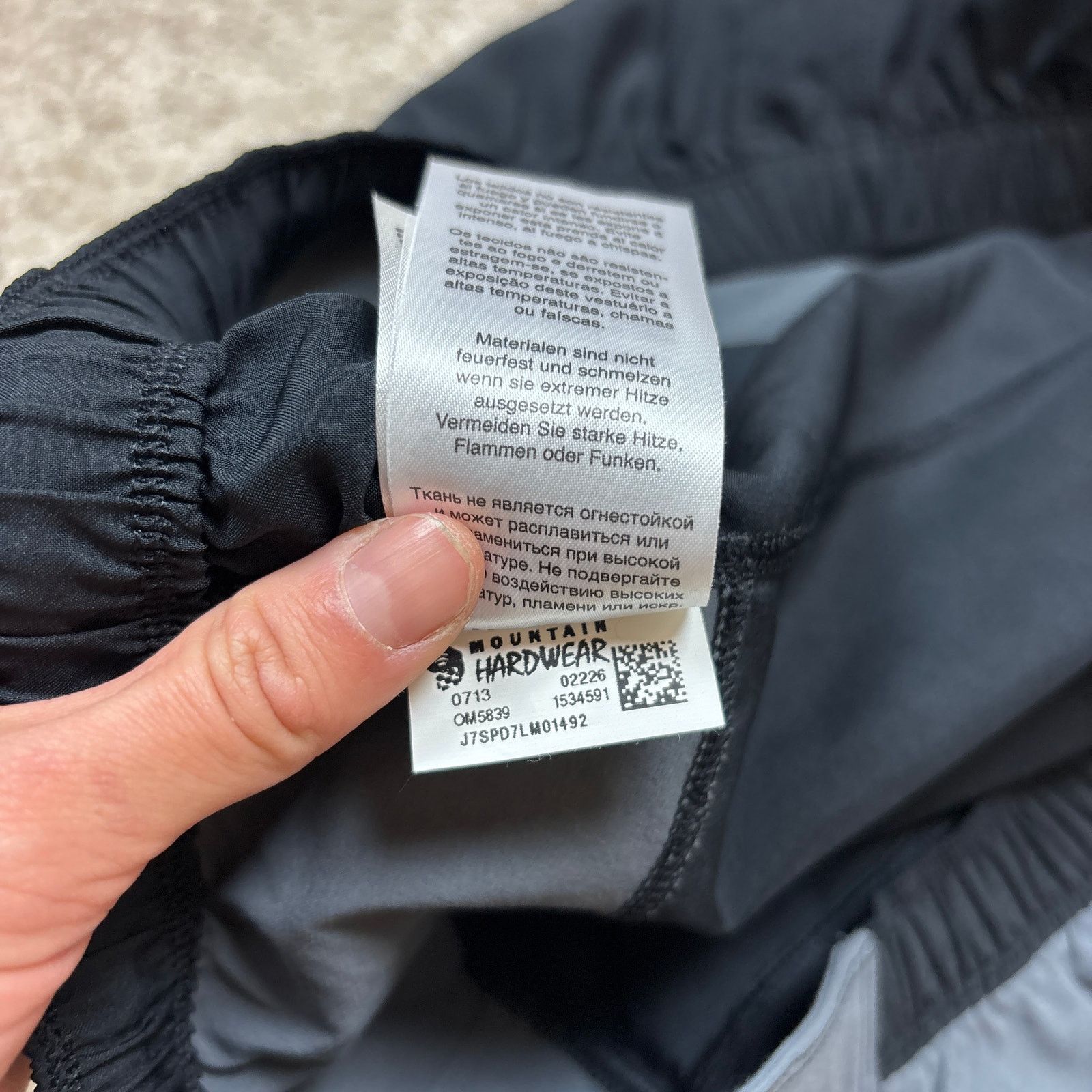 Mountain Hardwear Mountain Hardwear Side Panel 12" Athletic Shorts Men's 2XL Size US 36 / EU 52 - 7 Thumbnail