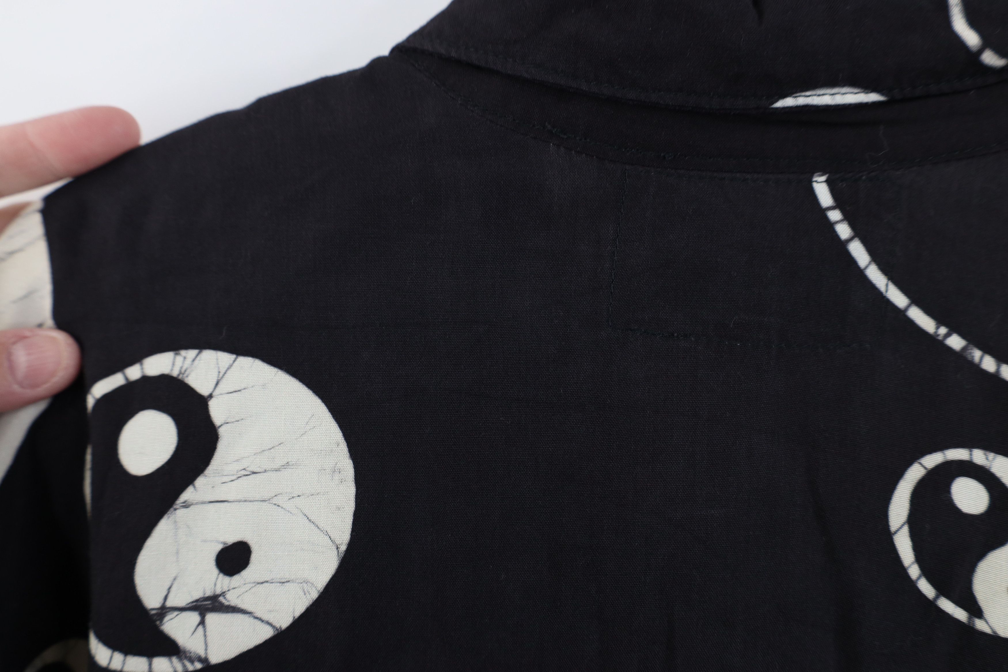 Vintage Vintage 90s Streetwear Rayon Gabardine Yin Yang Button Shirt Size US L / EU 52-54 / 3 - 11 Thumbnail