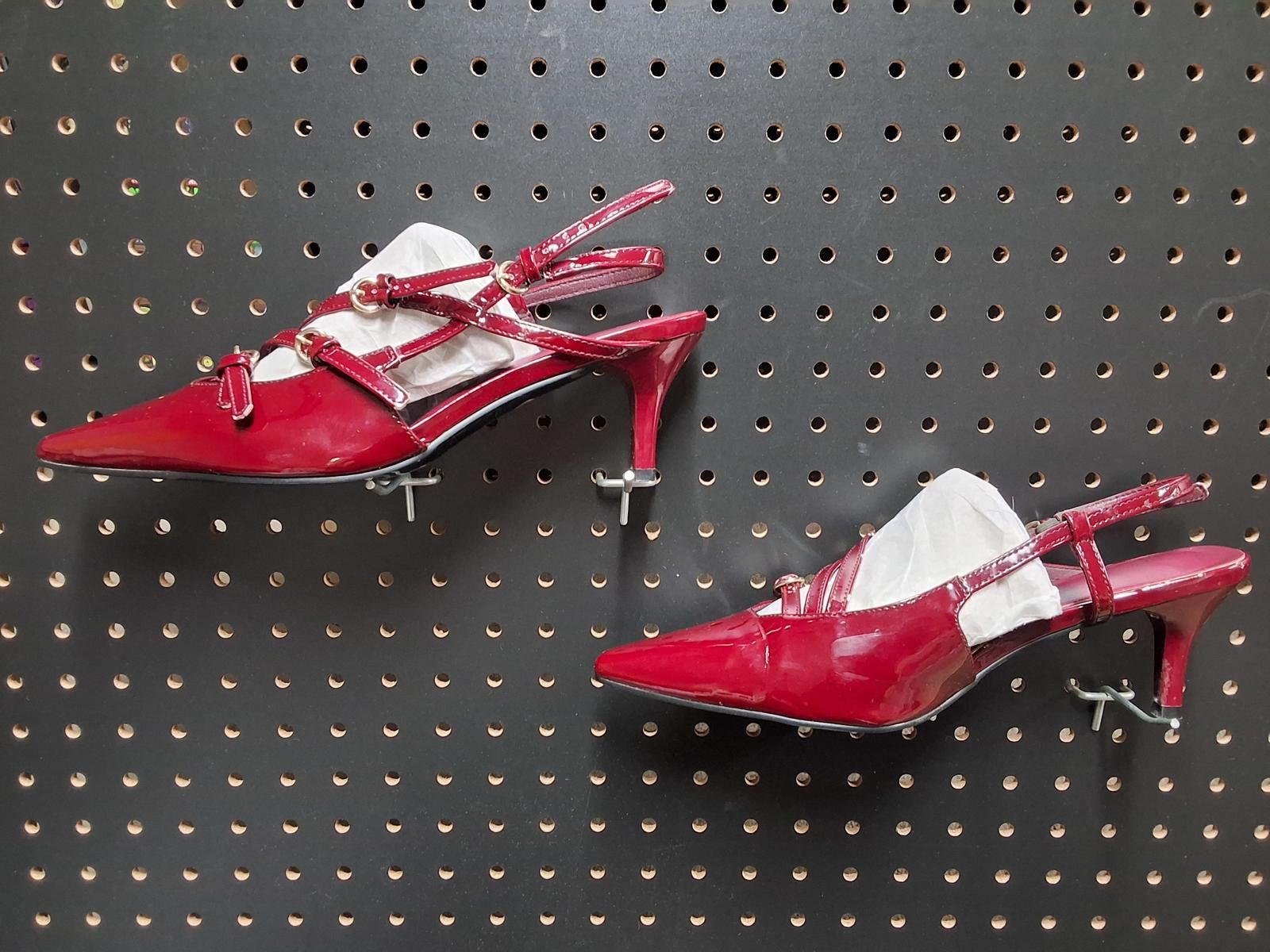 Unknown London Stunning Red Patent Kitten Heels - Act Fast! Size US 7.5 / IT 37.5 - 1 Thumbnail