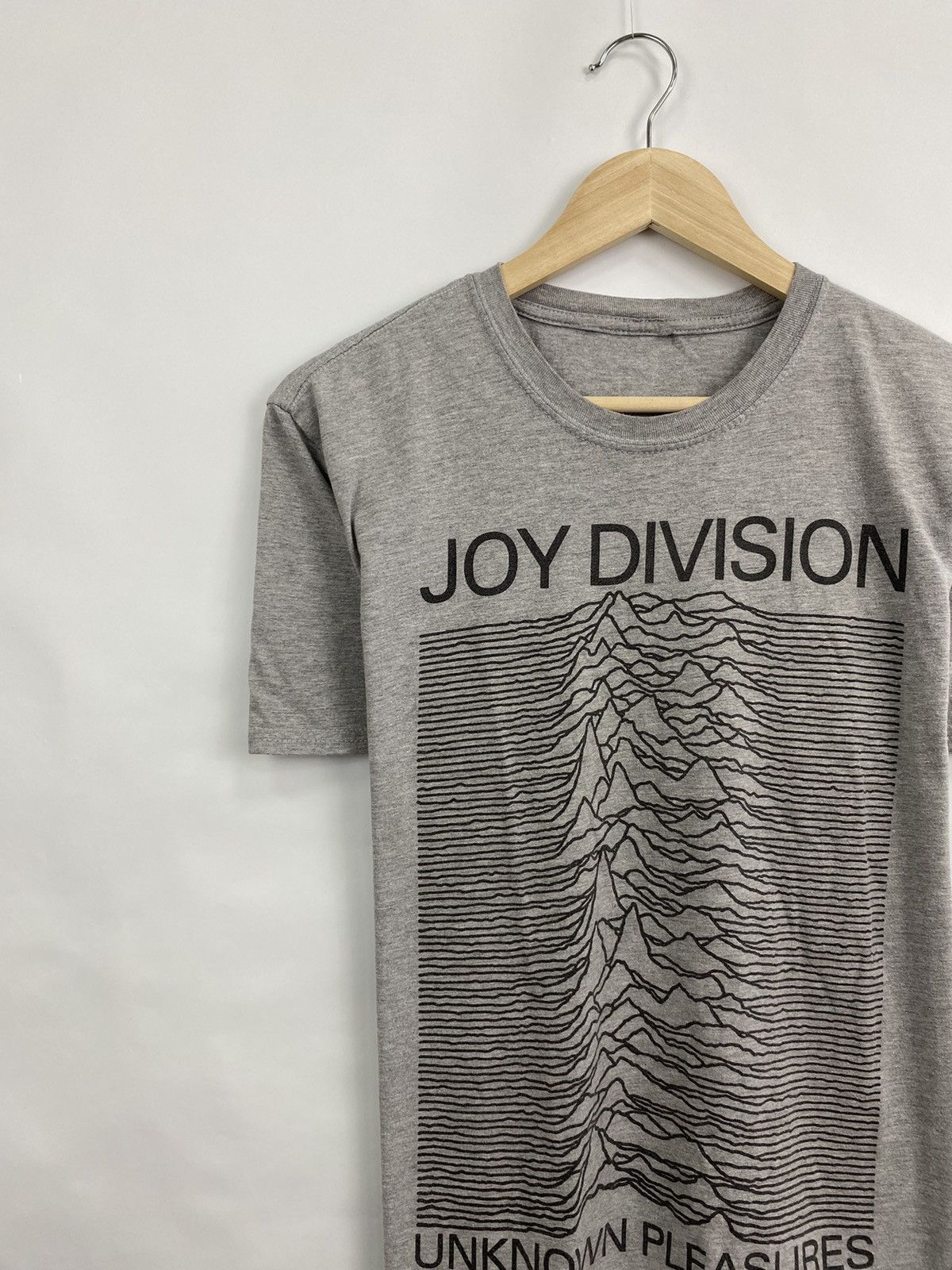 Band Tees 🇺🇸 JOY DIVISION Unknown Pleasure Rare Retro T-Shirt Hype Y2K Size US M / EU 48-50 / 2 - 3 Thumbnail