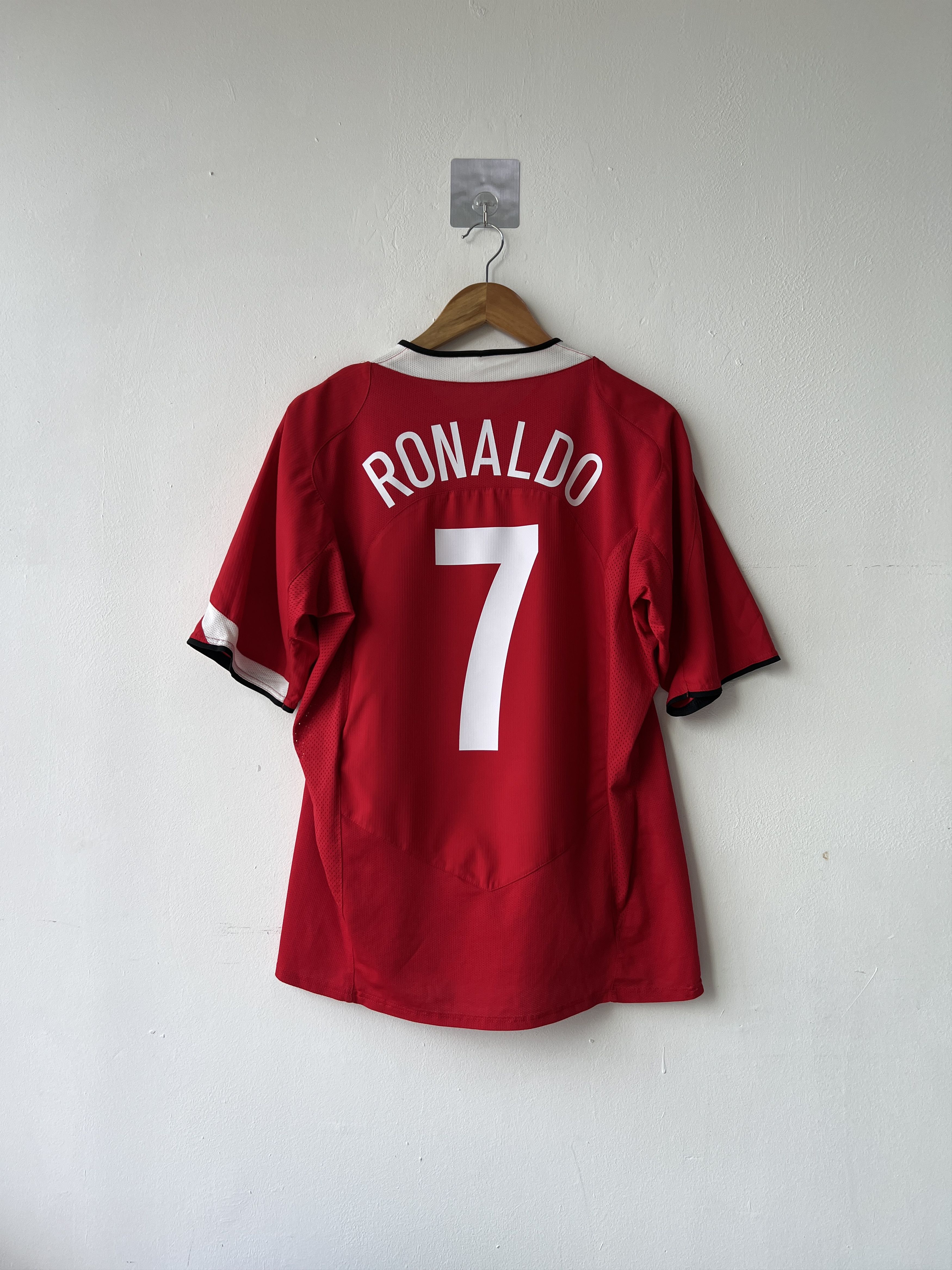 Nike (M) Manchester United 2004-06 Home Kit Ronaldo #7 Size US M / EU 48-50 / 2 - 1 Thumbnail