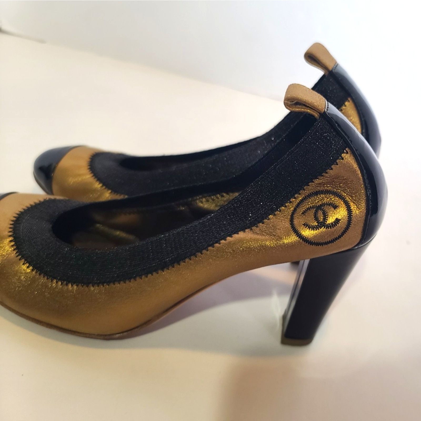 Chanel Authentic Chanel Gold Black Womens Stretch Heels EUR 36 US 6 Size US 6 / IT 36 - 3 Thumbnail