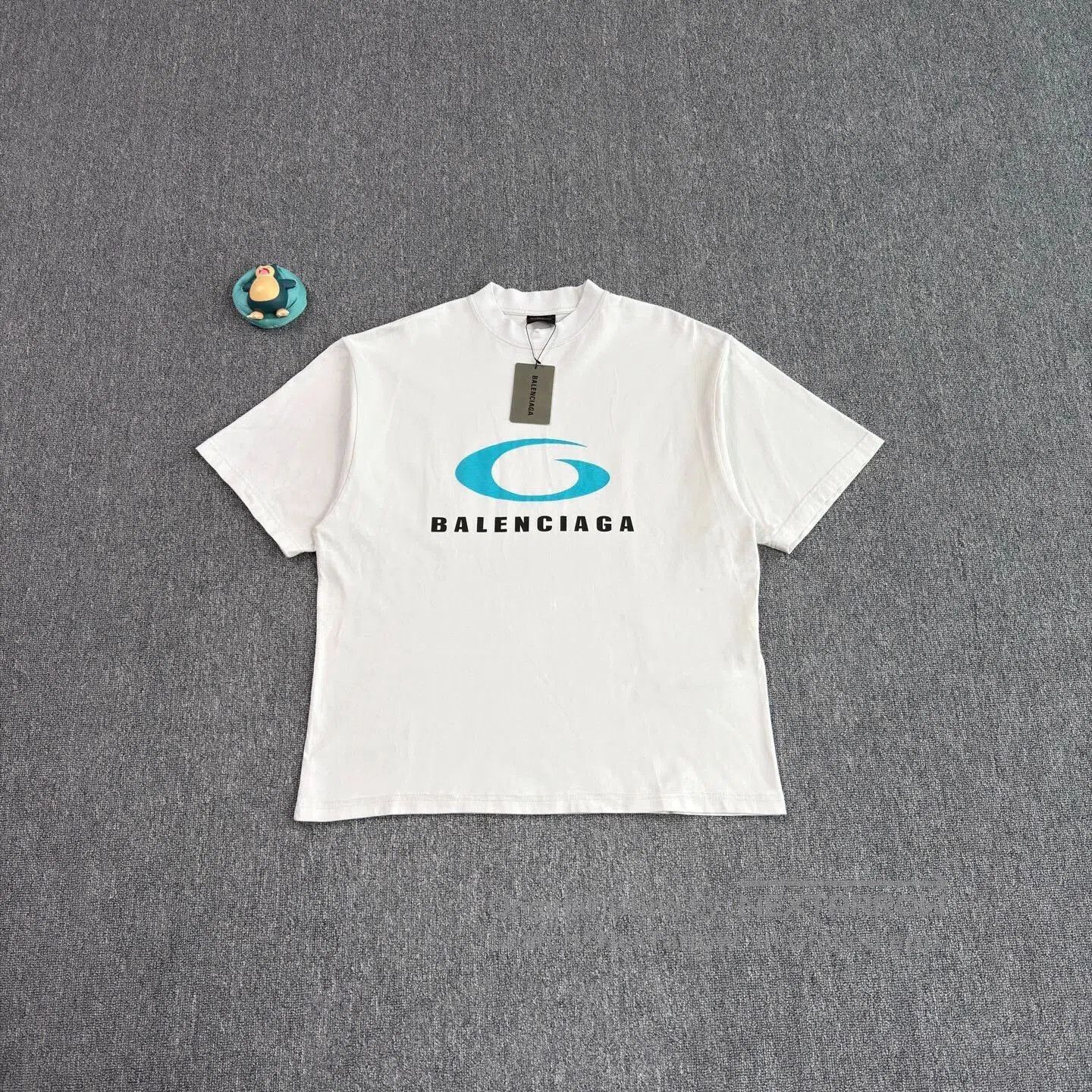 Balenciaga White Short Sleeve Graphic T-Shirt. Size US S / EU 44-46 / 1 - 1 Thumbnail