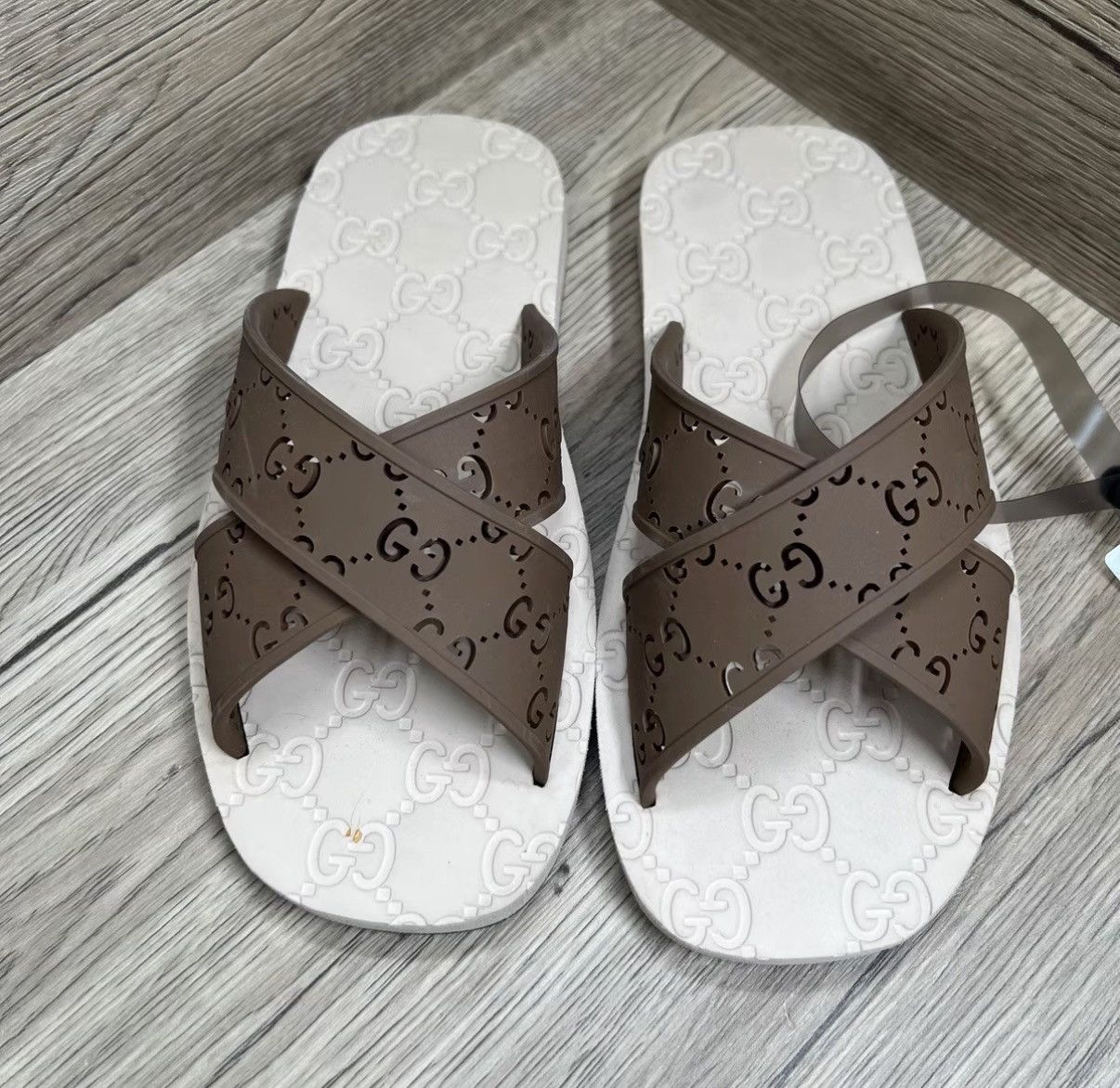 Gucci Gucci Double G Hollow Out Slippers J41 Size US 5 / IT 35 - 2 Thumbnail