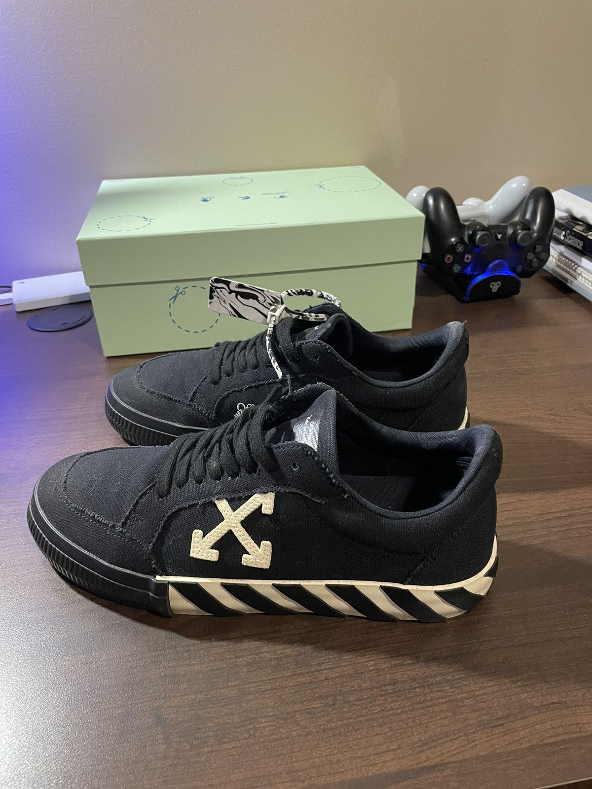Off-White Off-White Vulc Low Black/White Size US 10 / EU 43 - 2 Thumbnail