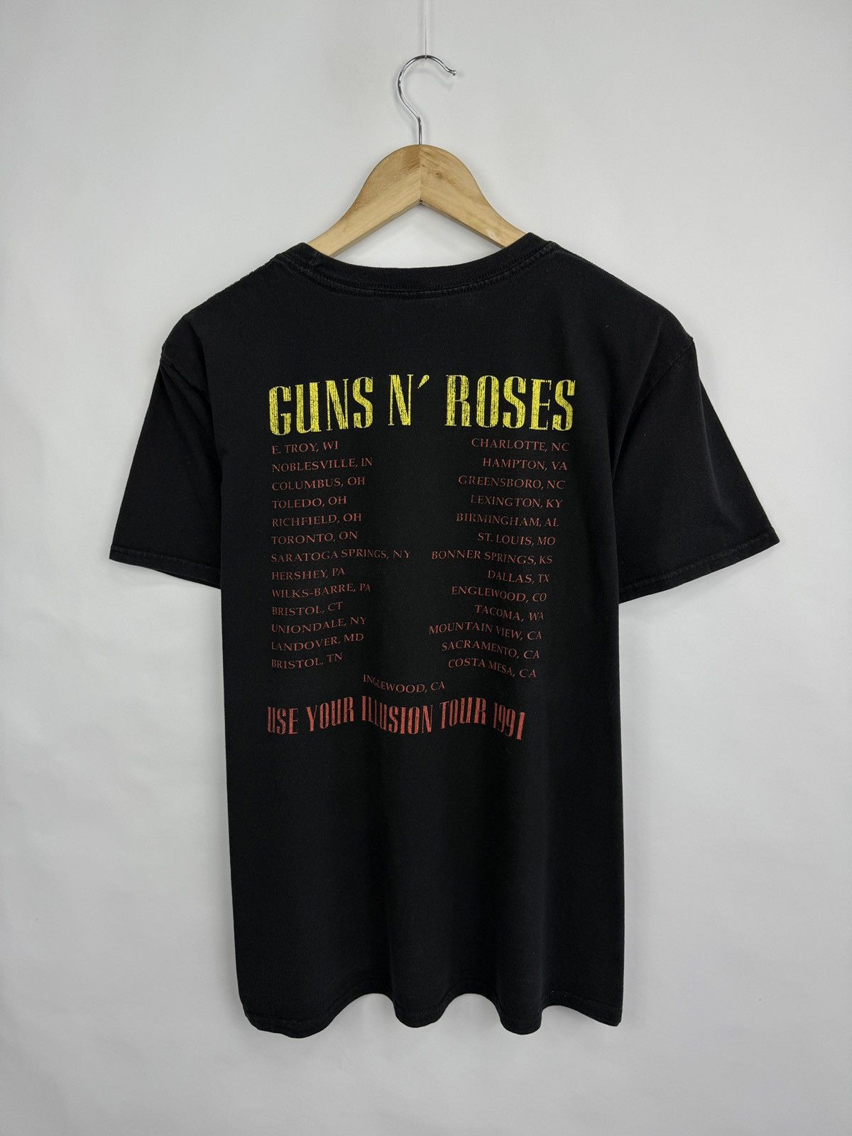 Guns N' Roses 🇺🇸 Guns N Roses Civil War Use Your Illusion 1991 Tour T-Shirt Size US L / EU 52-54 / 3 - 7 Thumbnail