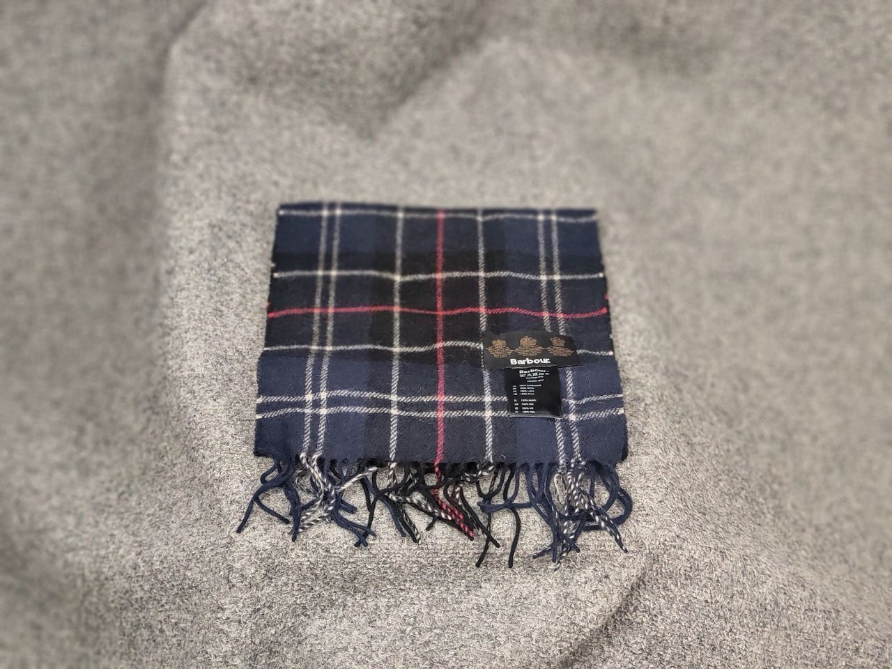 Barbour Barbour Classic woolen scarf in a dark blue check Unisex Size ONE SIZE - 2 Thumbnail