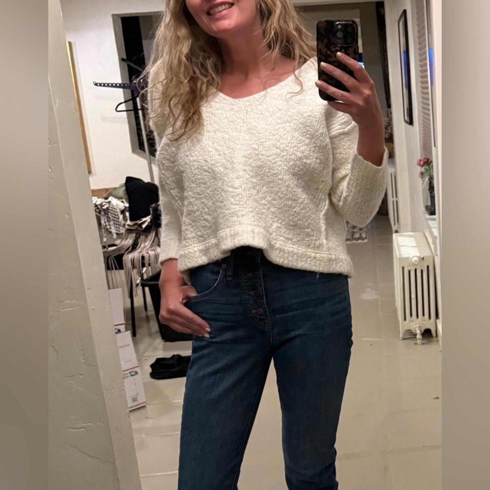 Free People Free People Ivory Cropped Structured Hem Wool Sweater Boxy M Size M / US 6-8 / IT 42-44 - 3 Thumbnail