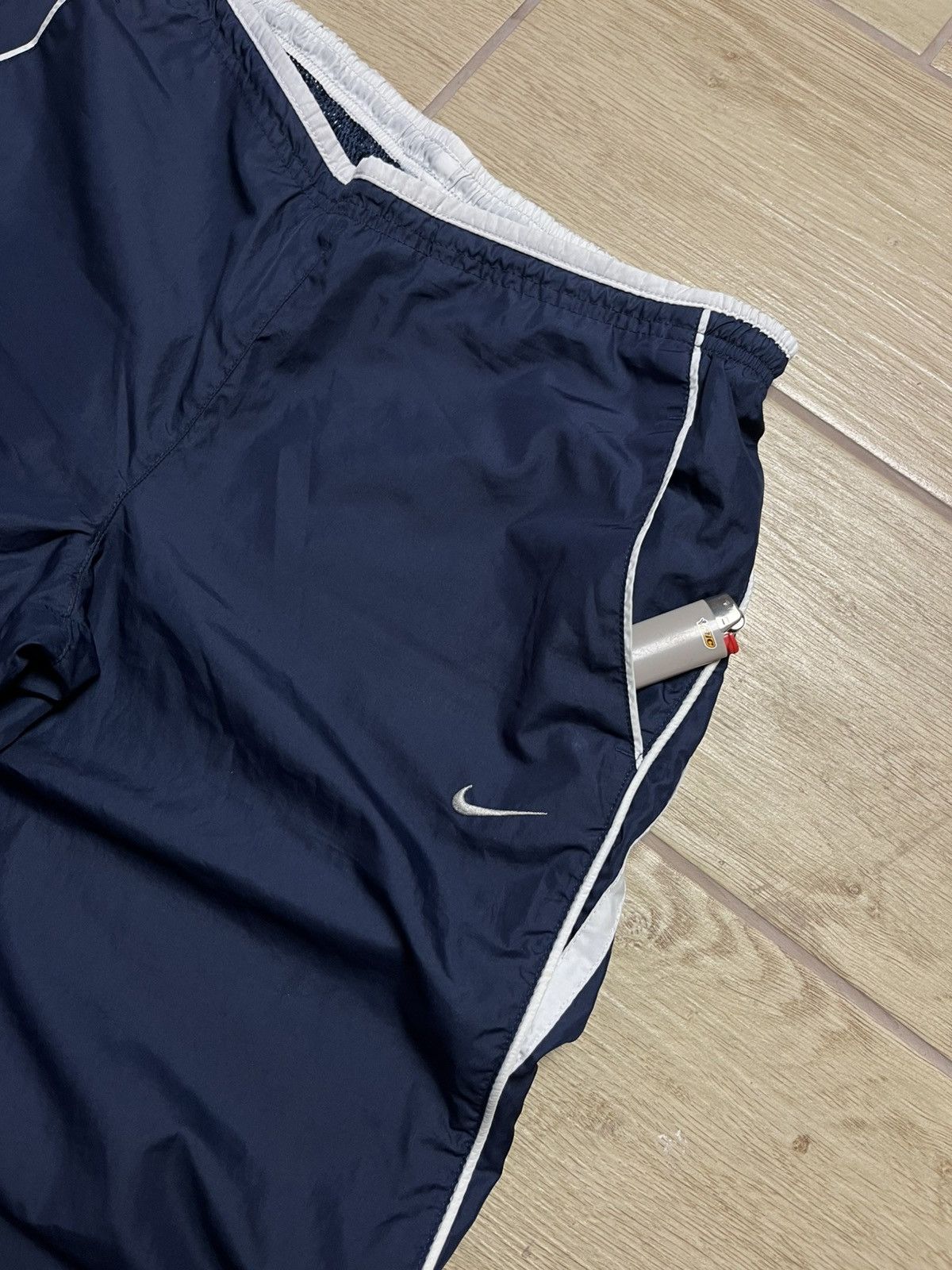 Nike Vintage Nike Nylon Logo Truck Pants Y2K 00’s Size S Size US 30 / EU 46 - 6 Thumbnail
