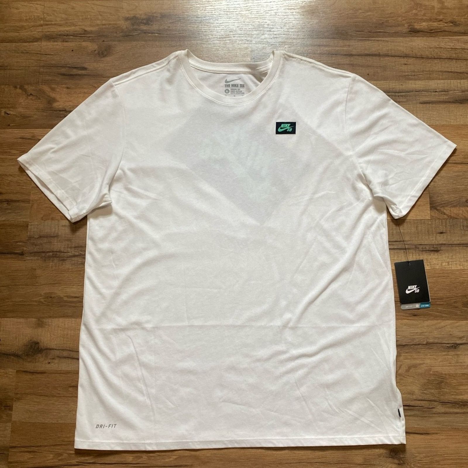 Nike 2015 Nike SB Patch Dri-Fit Short Sleeve Size US XL / EU 56 / 4 - 1 Thumbnail
