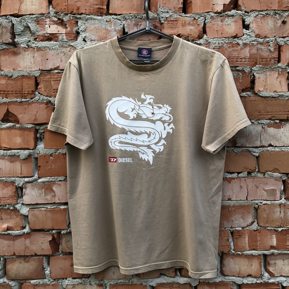 Diesel Rare Vintage Diesel Japanese Dragon T-Shirt Y2K Size US L / EU 52-54 / 3 - 1 Thumbnail