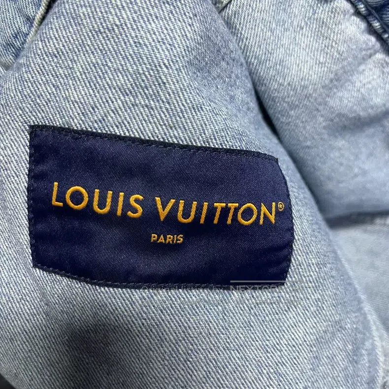 Louis Vuitton Louis Vuitton 25 Latest Blue Logo Single Breasted Lapel Po Size US S / EU 44-46 / 1 - 2 Thumbnail