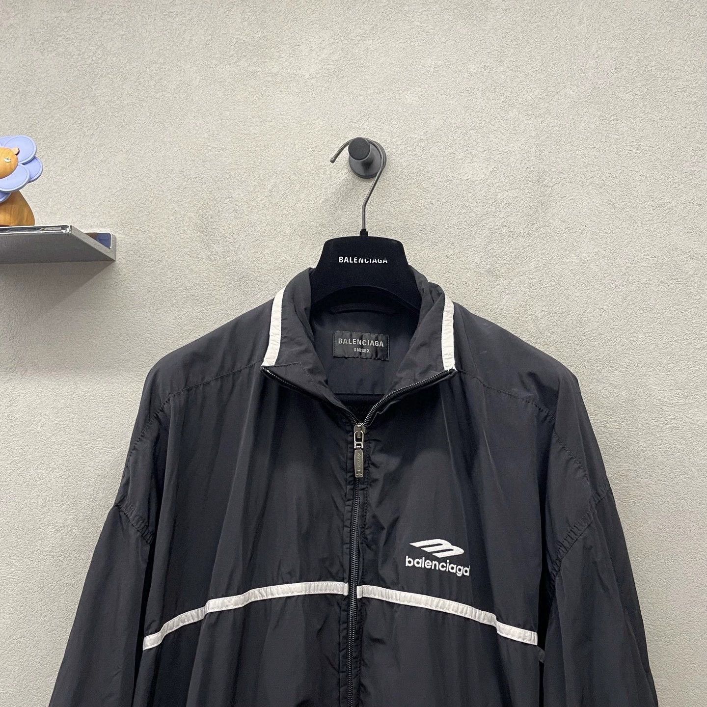 Balenciaga black balenciaga windbreaker jacket size s Size US S / EU 44-46 / 1 - 4 Thumbnail