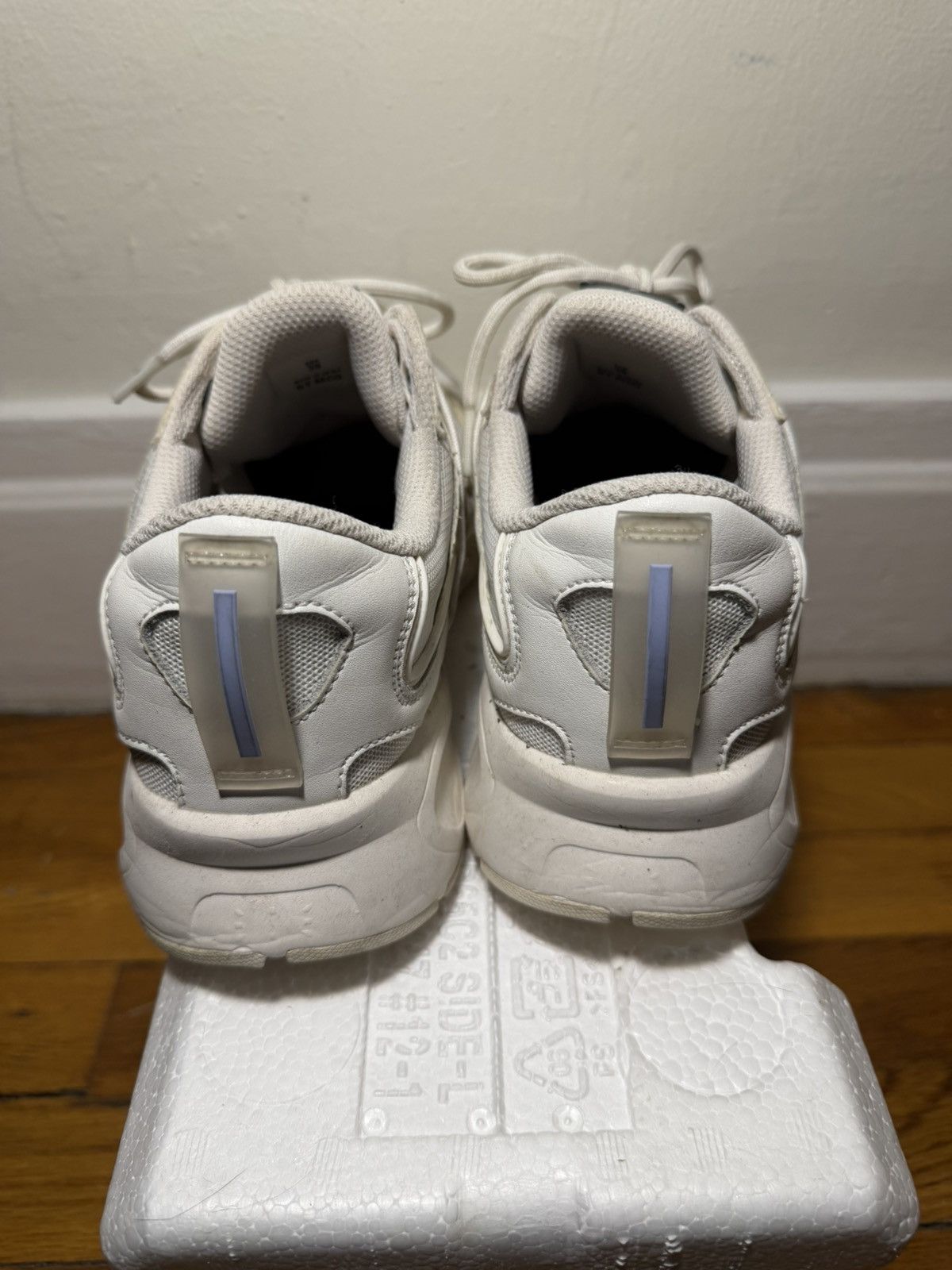 MCQ MCQ Aratana Sneakers White / Cream EU 39 / US W 8.5 Size US 6 / EU 39 - 2 Thumbnail