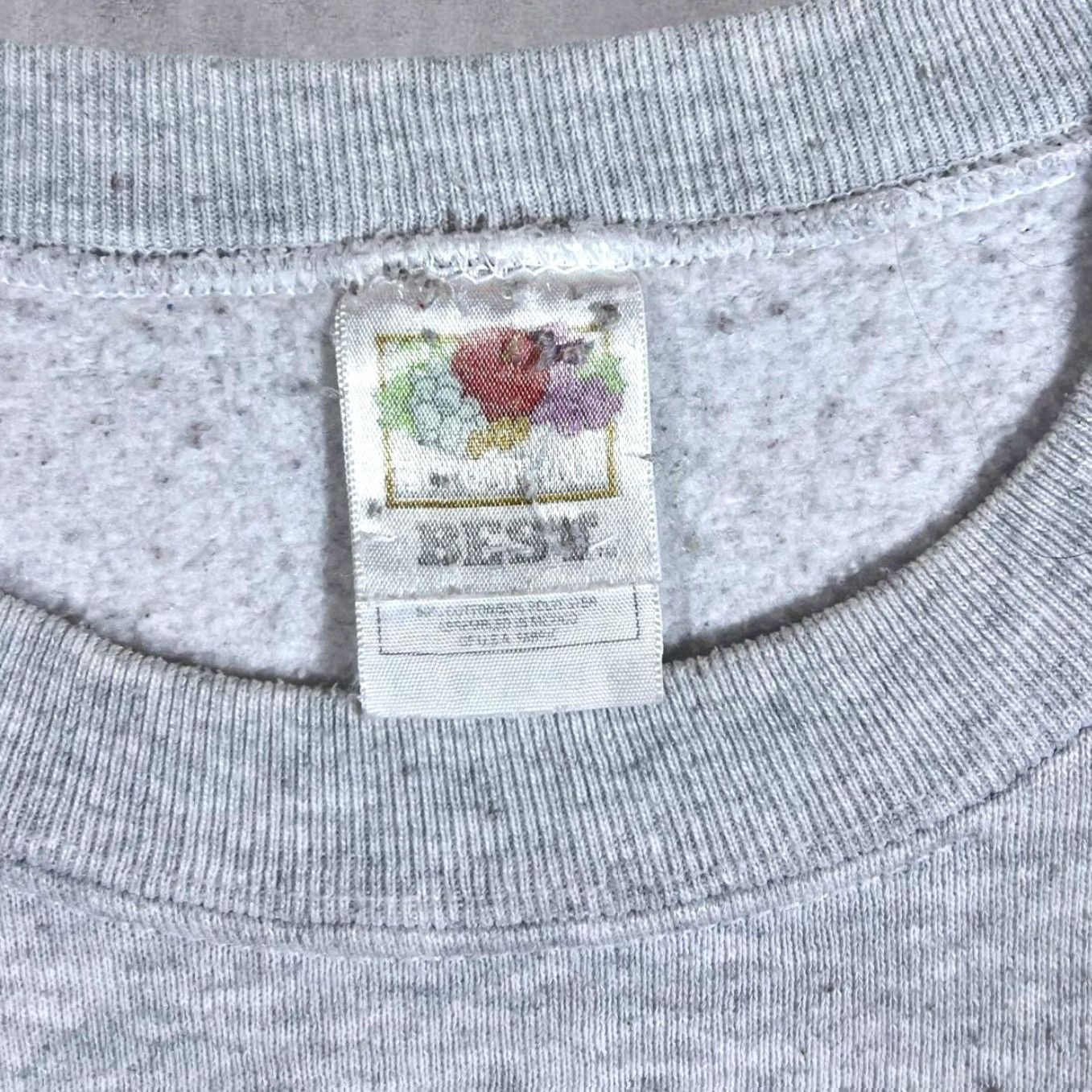 Fruit Of The Loom VINTAGE Whiskey Pete's Truck Stop "Primm, Nevada" Souvenir Grey Sweatshirt XXL Mens Sweatshirt Grey 1990s Primm Nevada Graphic Print on Chest and Back Size US XXL / EU 58 / 5 - 5 Thumbnail
