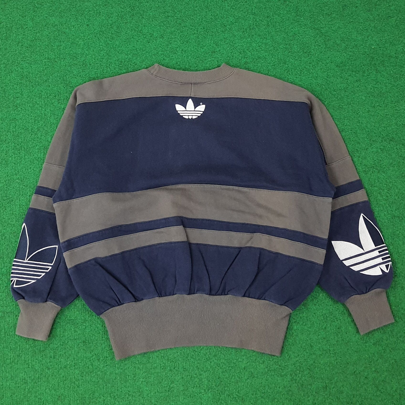 Adidas Vintage Adidas Three Stripes Retro Logo Sweatshirt C256N20 Size US M / EU 48-50 / 2 - 4 Thumbnail