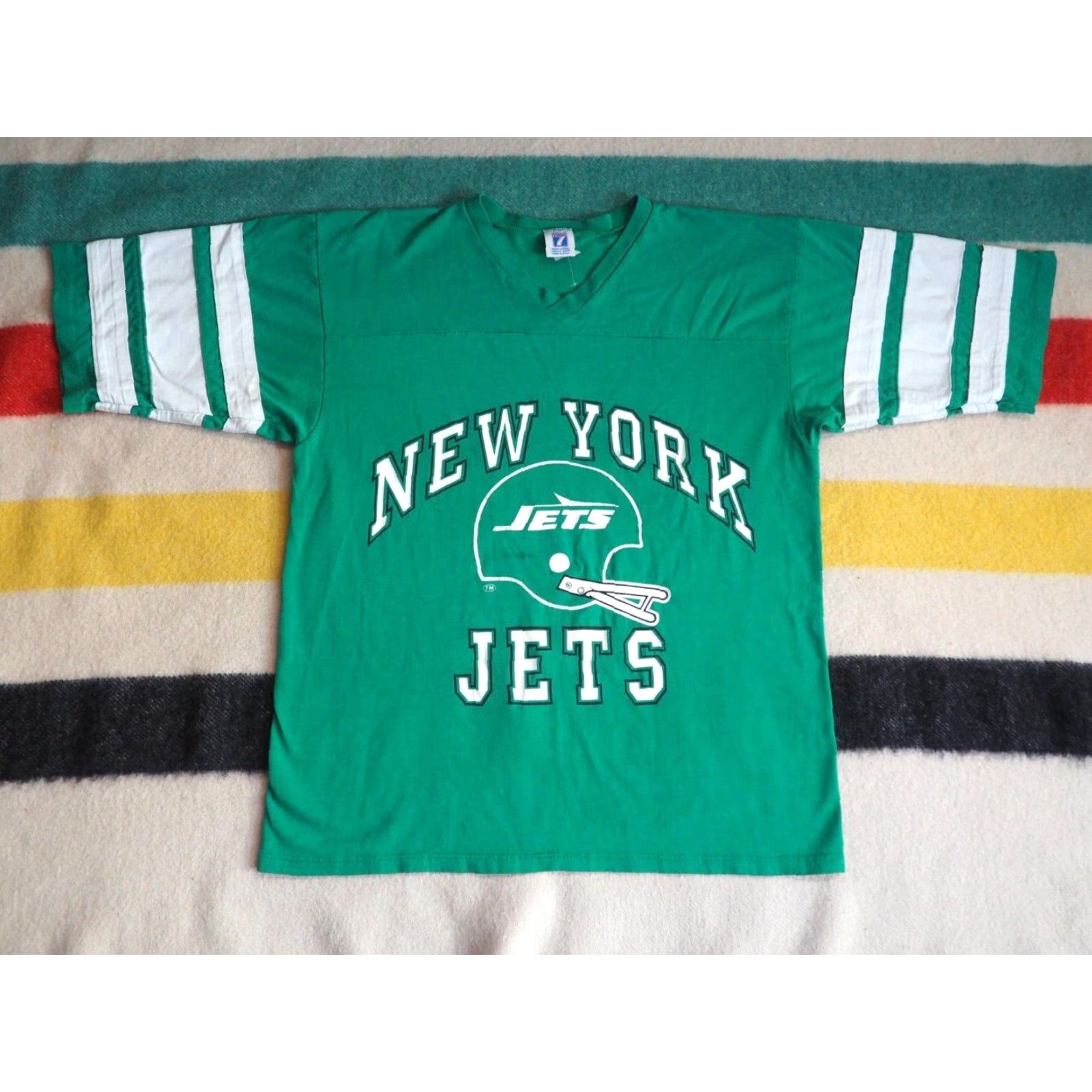 Logo 7 VTG 90s Logo 7 NFL New York Jets Green T-Shirt L USA V-Neck Tee Shirt Short Sleeve Mens Baseball Graphic Tee Size US L / EU 52-54 / 3 - 2 Thumbnail