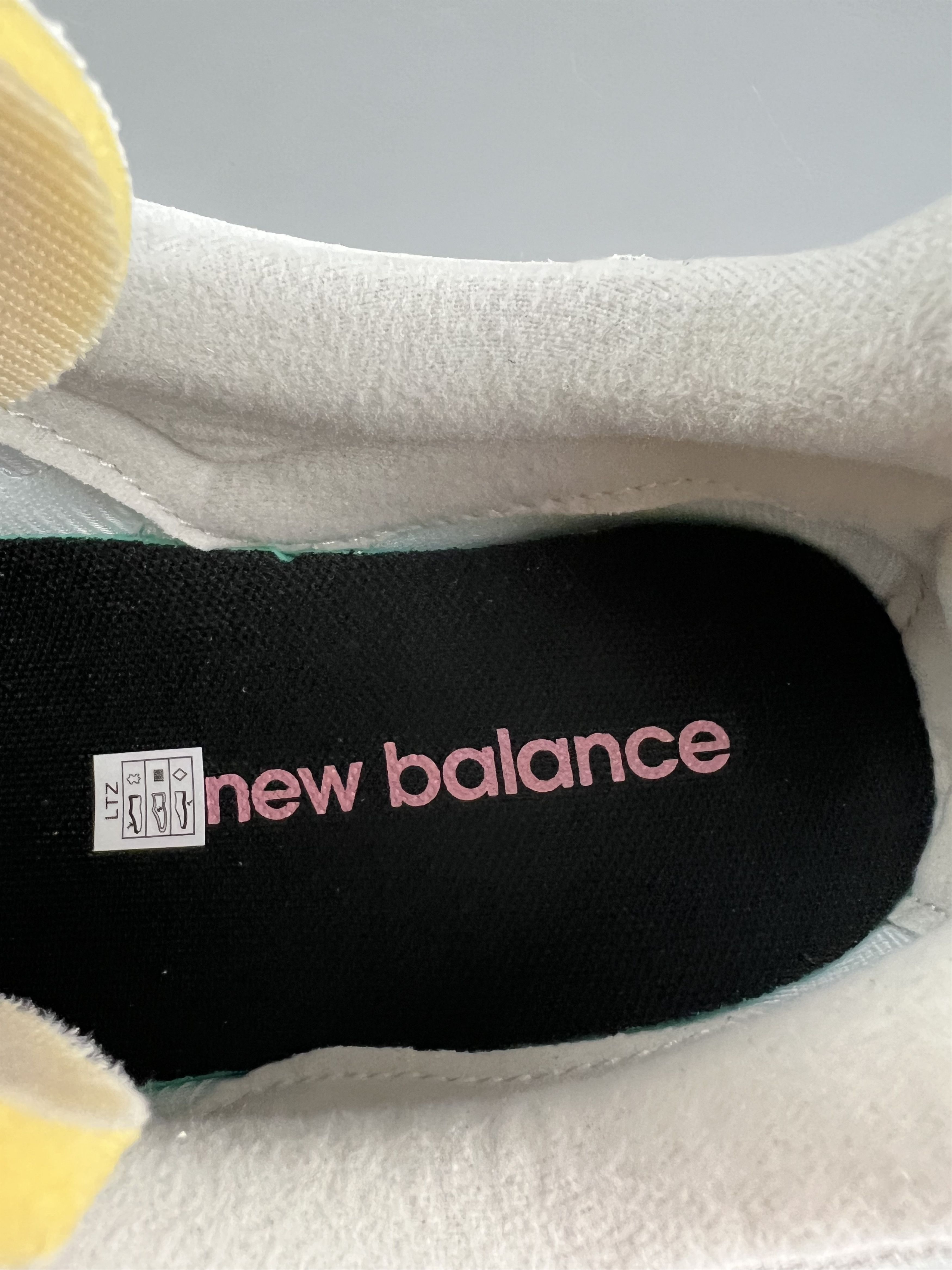New Balance New Balance 574 Gray Suede Sneakers Size US8 UK7.5 EU41.5 Size US 8 / EU 41 - 7 Thumbnail