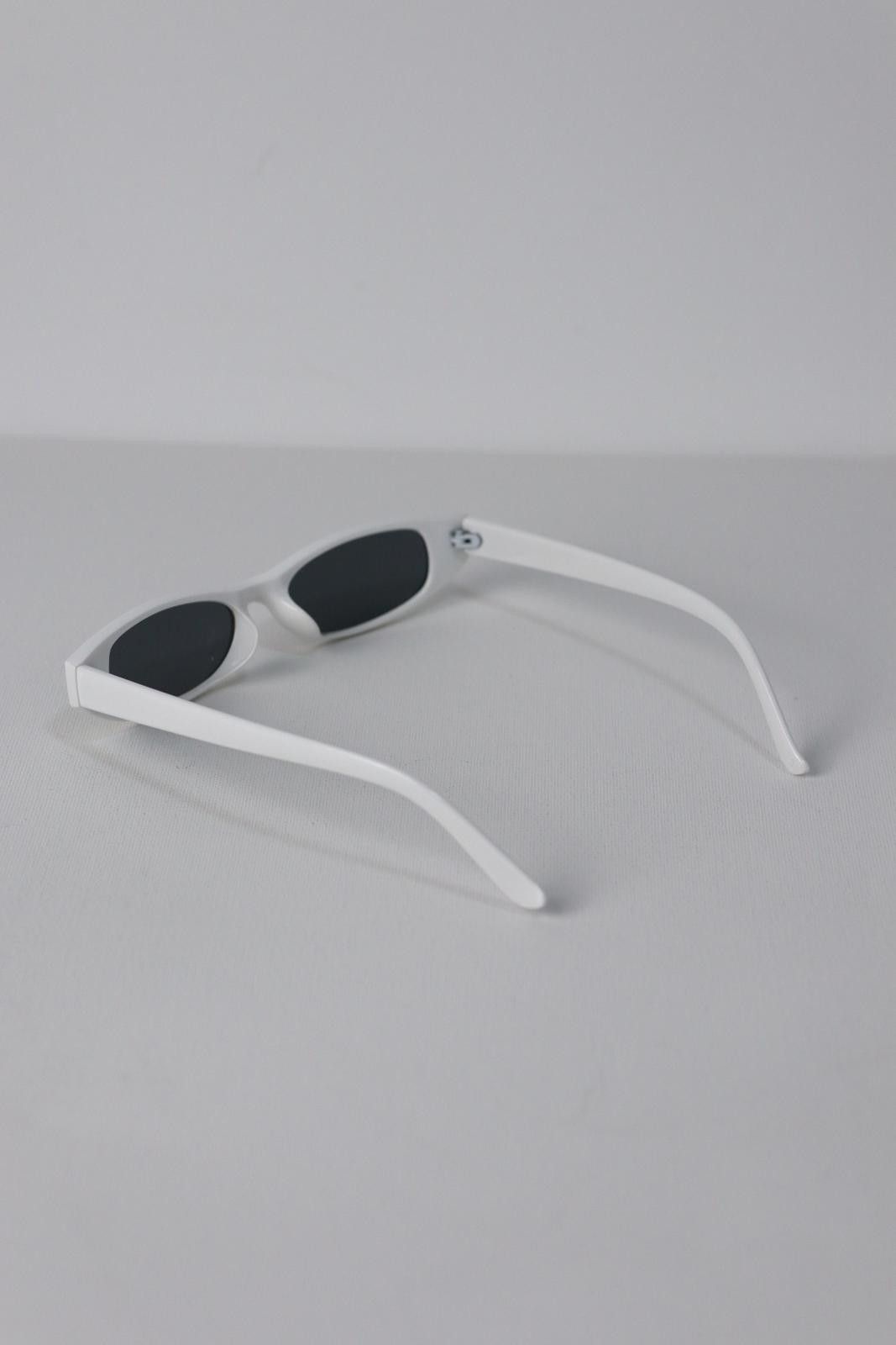 Japanese Brand Y2k Avant Garde Futuristic Rectangle White Sunglasses OS Size ONE SIZE - 4 Thumbnail