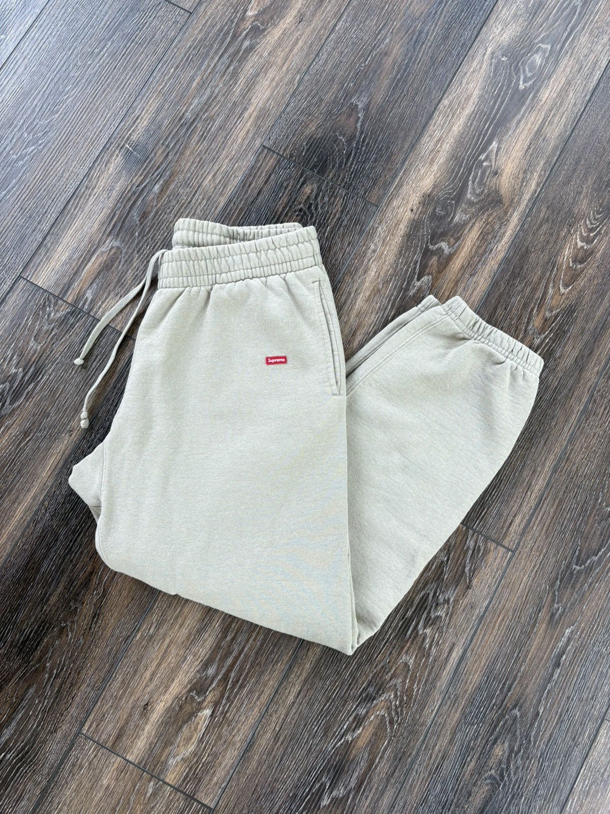 Supreme Supreme Small Box Sweatpants Size US 32 / EU 48 - 1 Thumbnail