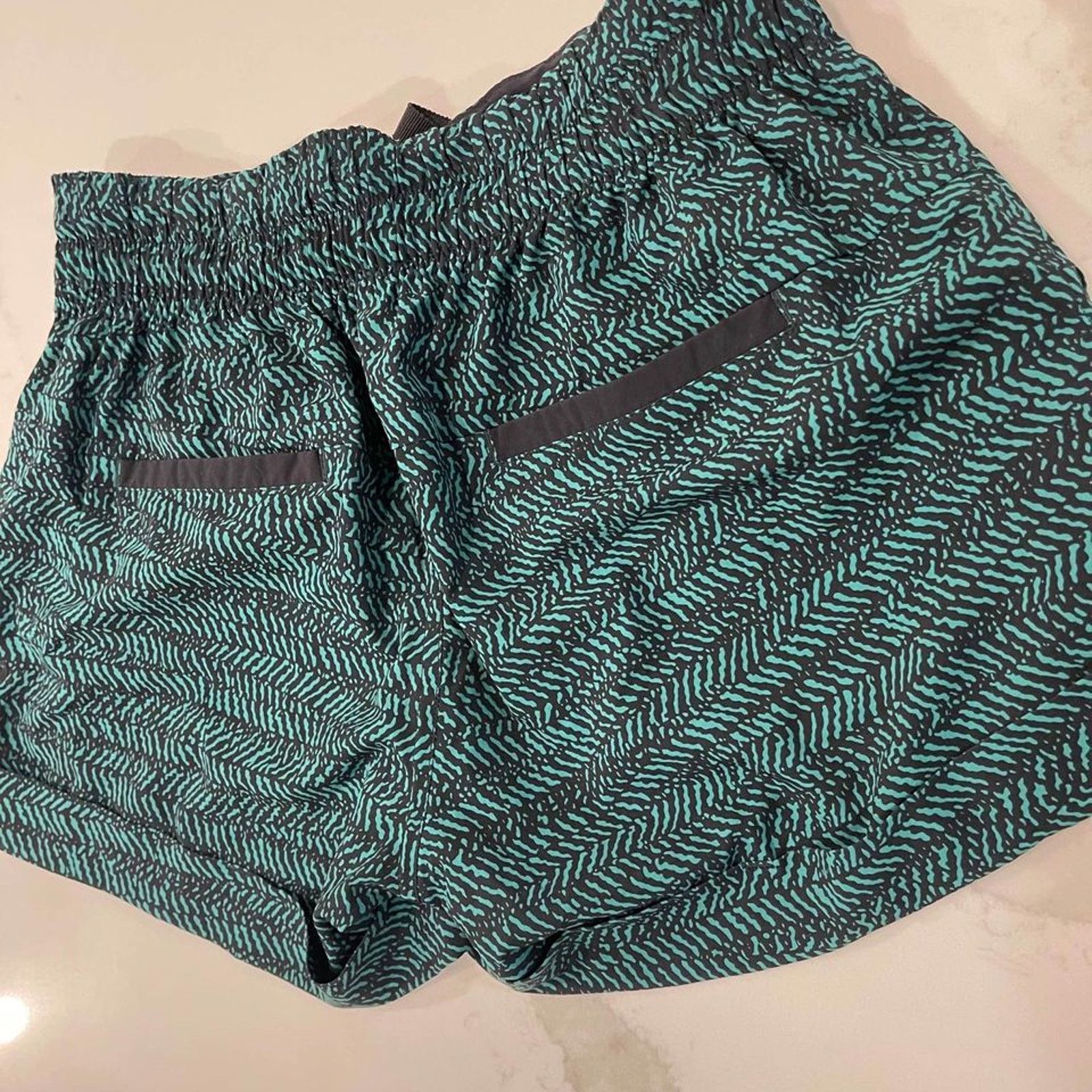 Lululemon Lululemon Spring Break Away Short Mini Green Black Women's 4 Size 27" / US 4 / IT 40 - 5 Thumbnail