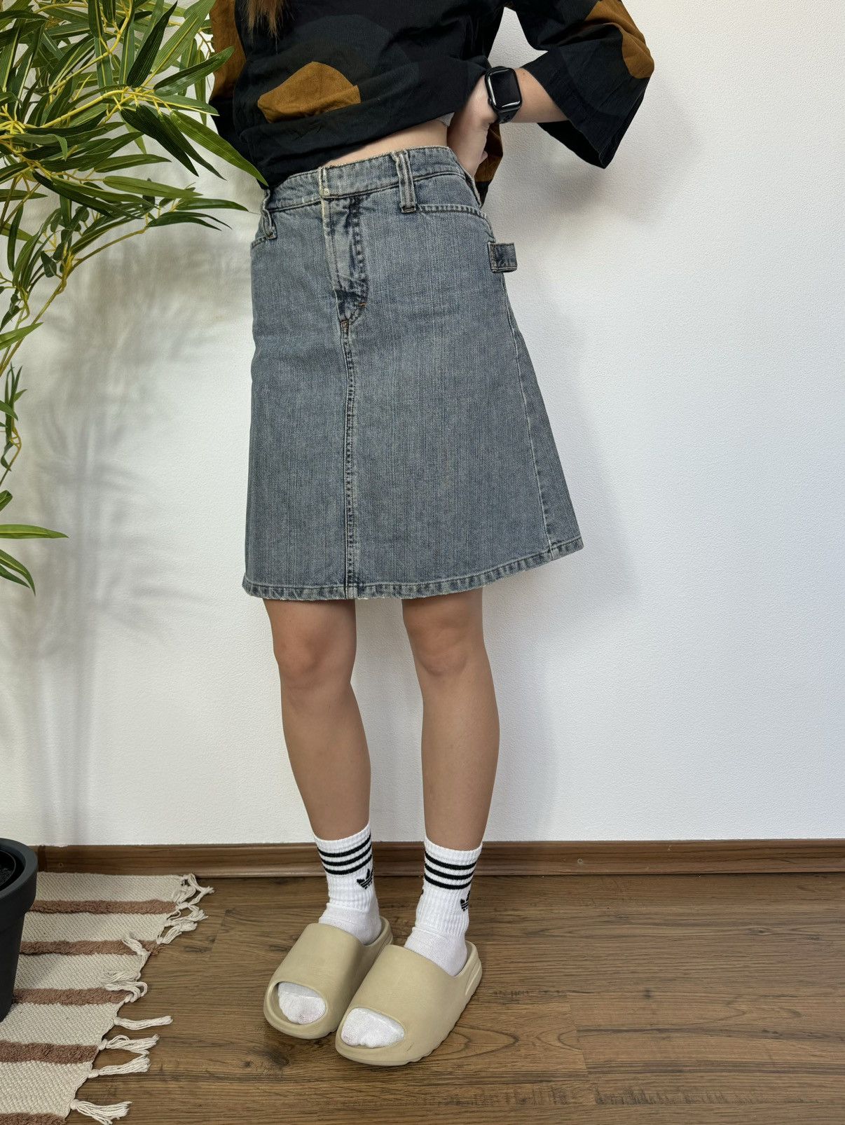 Dolce & Gabbana VINTAGE DOLCE&GABBANA WASHED DENIM MIDI SKIRT Size 26" / US 2 / IT 38 - 1 Thumbnail