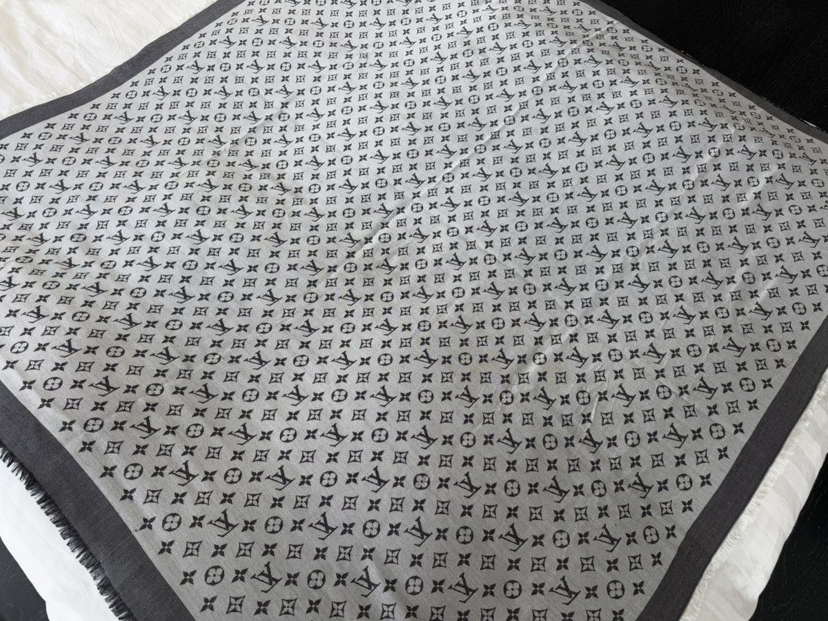 Louis Vuitton Monogram Denim Shawl Size ONE SIZE - 6 Thumbnail