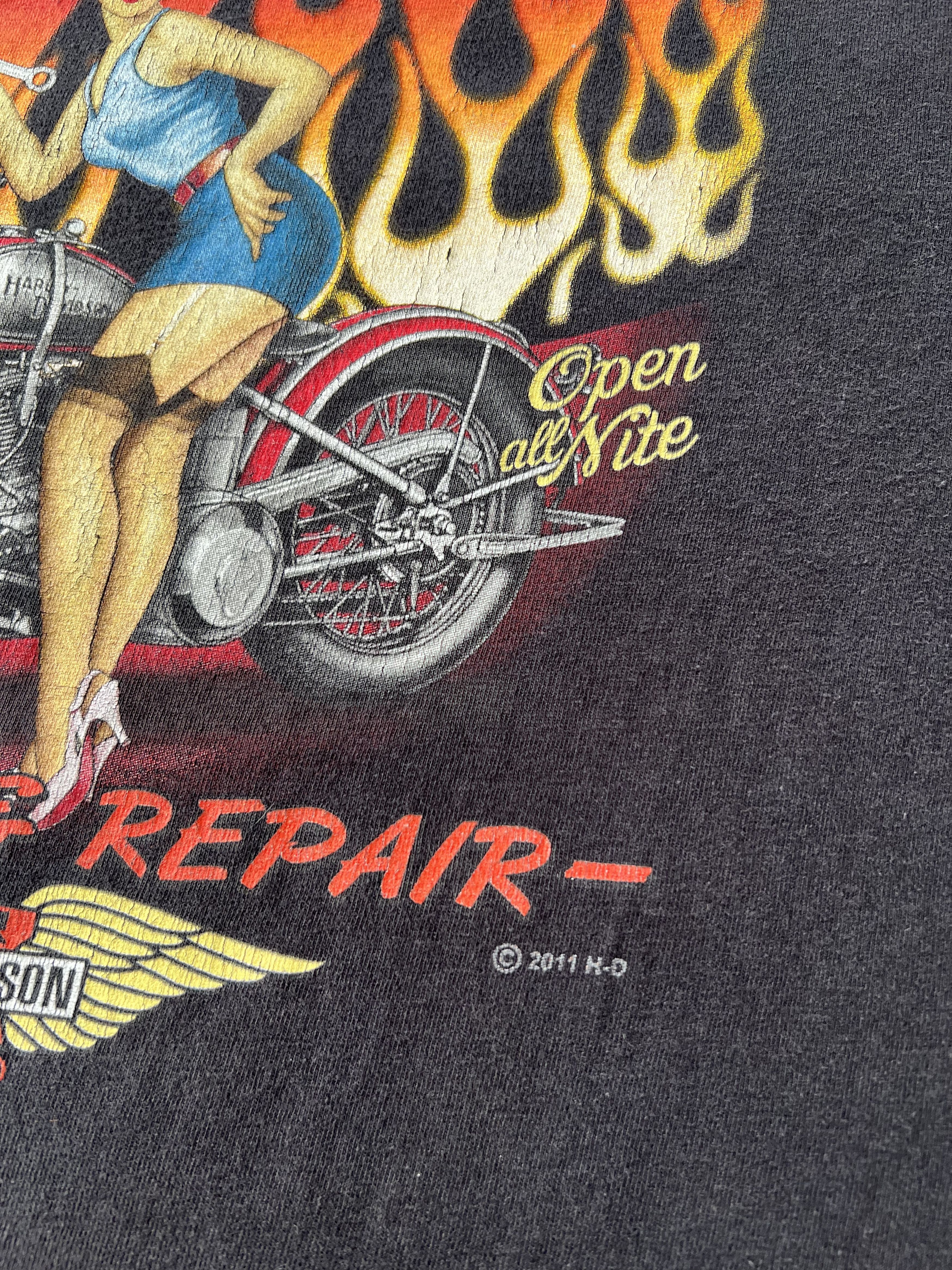 Harley Davidson Vintage 2011 Harley Davidson Sexy Girl Flame Fire T-shirt Size US XL / EU 56 / 4 - 6 Thumbnail