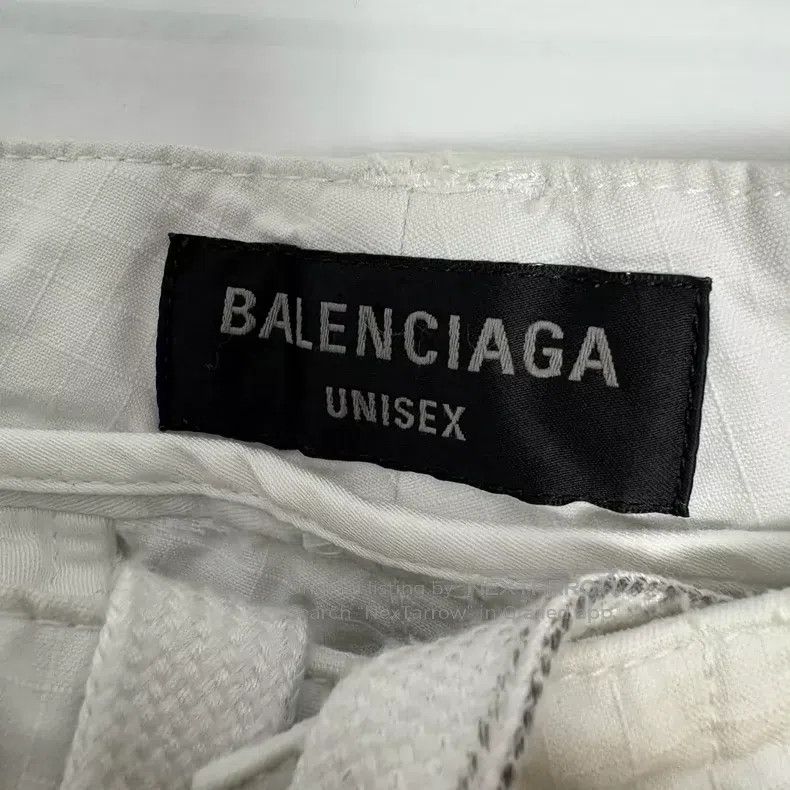 Balenciaga Balenciaga size XS White distressed cargo work pants Size US 27 - 3 Thumbnail