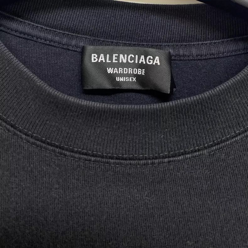 Balenciaga Balenciaga Short sleeve T-shirt with large logo on the bac Size US XS / EU 42 / 0 - 2 Thumbnail