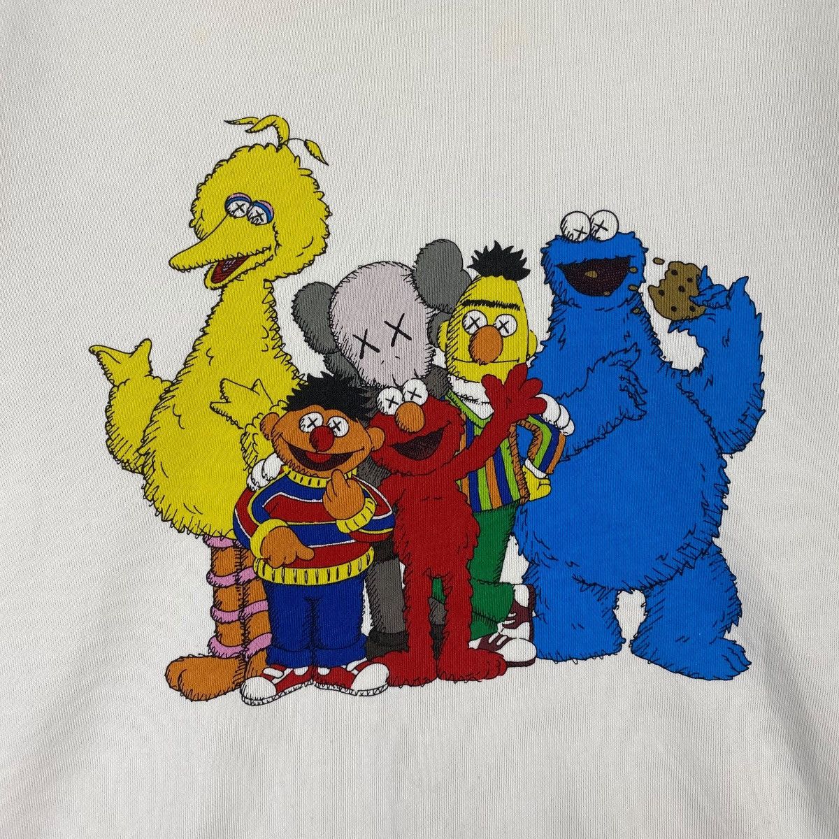 Uniqlo × Vintage Vintage UT Kaws Sesame Street Crewneck Sweatshirt White Size M / US 6-8 / IT 42-44 - 4 Thumbnail