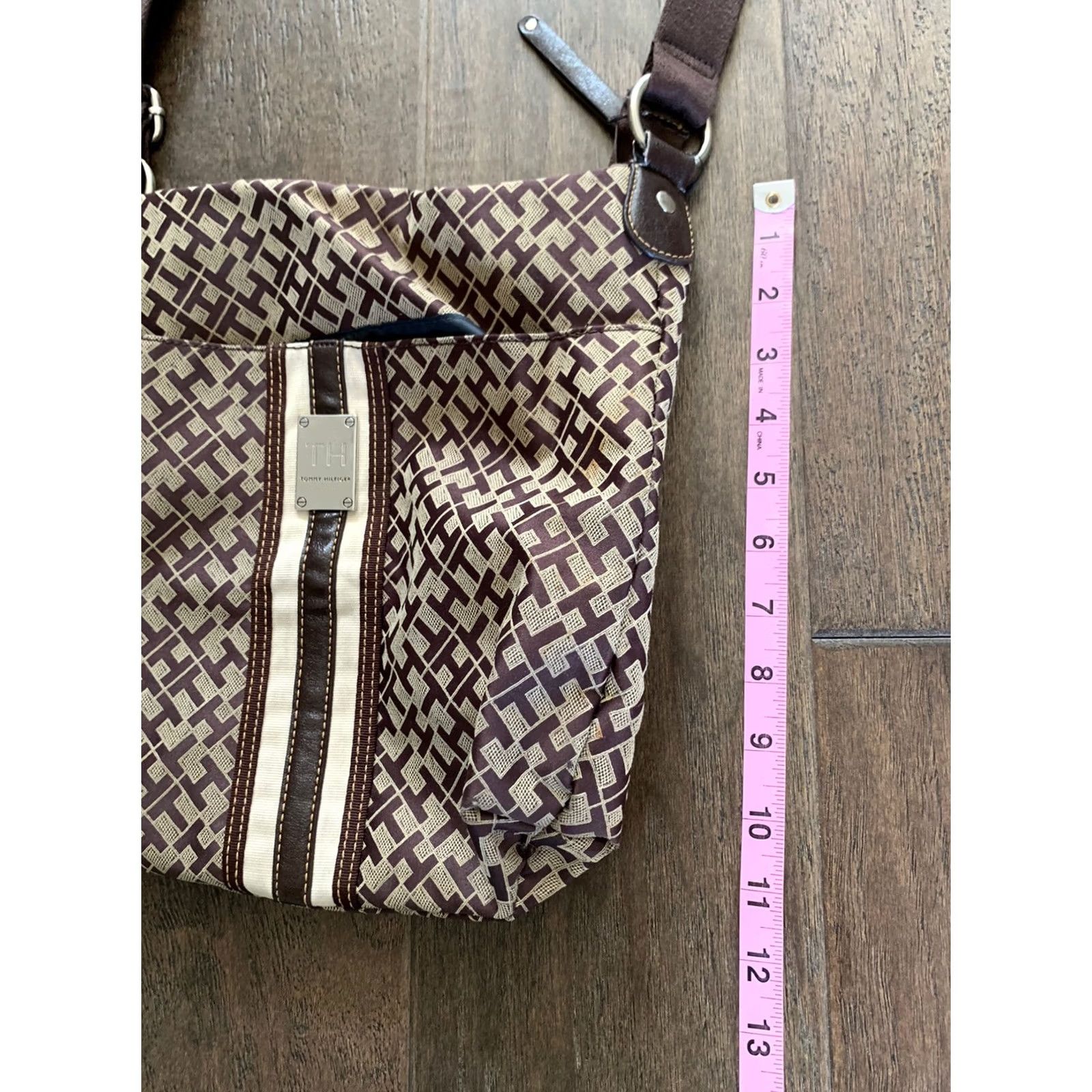 Tommy Hilfiger Tommy Hilfiger All Over Logo Crossbody Purse Brown Tan Adjustable Strap Cross-Body Purse Women Size ONE SIZE - 4 Thumbnail
