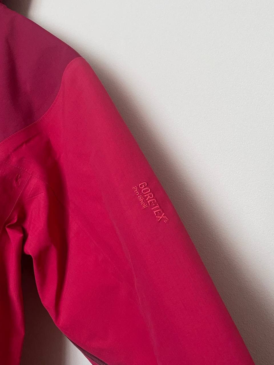 Arc'teryx Arc’teryx Gore-tex Pro Shell jacket pink Size M / US 6-8 / IT 42-44 - 2 Thumbnail