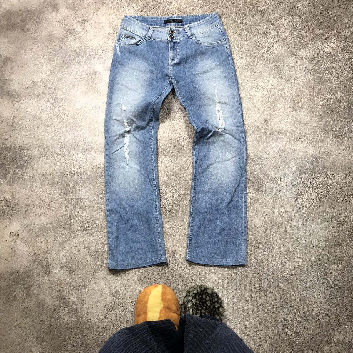 Vintage Vintage 90s Calvin Klein Distressed Flared Jeans Grunge 28 Size 28" / US 6 / IT 42 - 1 Thumbnail