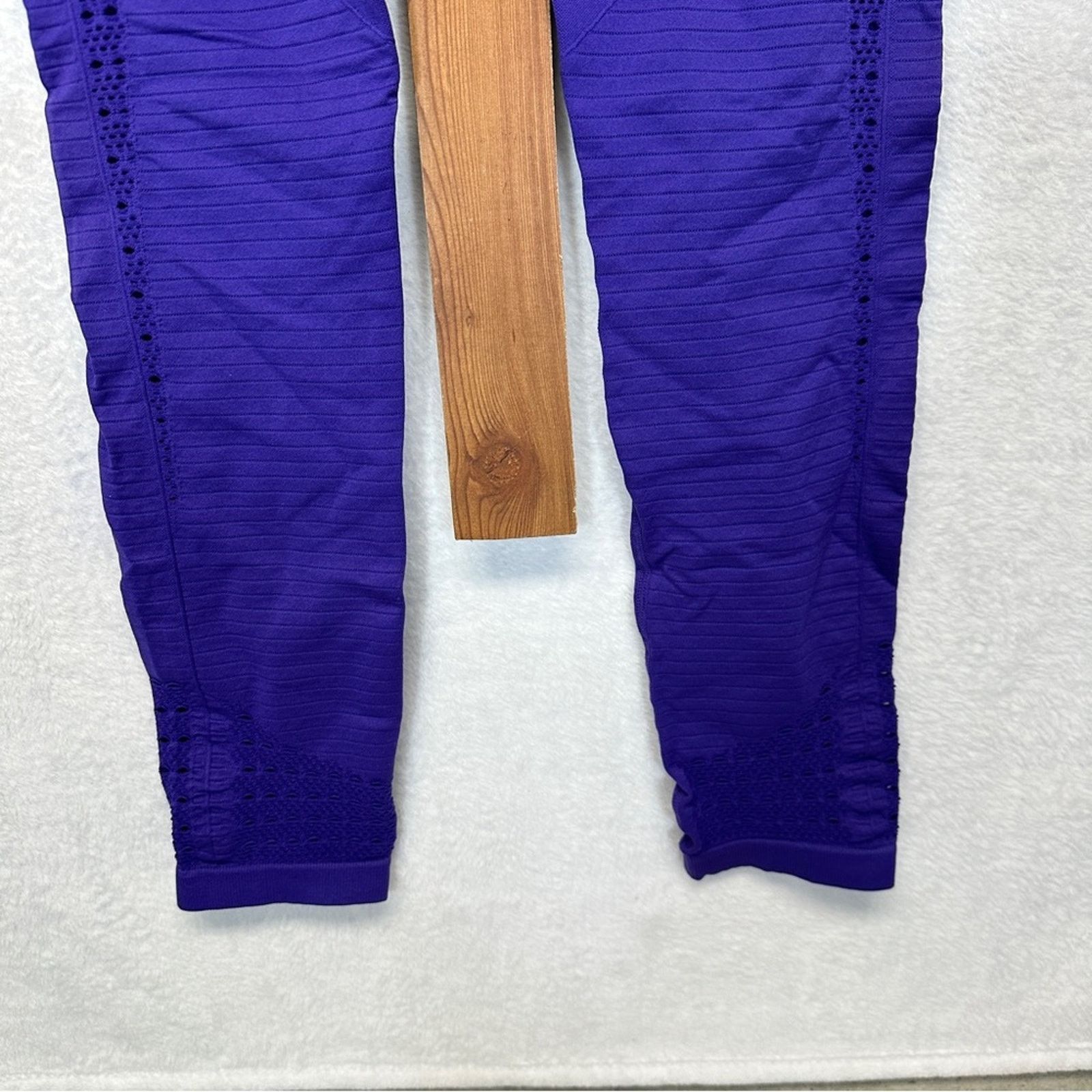 Gymshark Gymshark Energy+ Seamless Knit Cutout Cropped Leggings Sz M Size 25" / US 0 / IT 36 - 4 Thumbnail