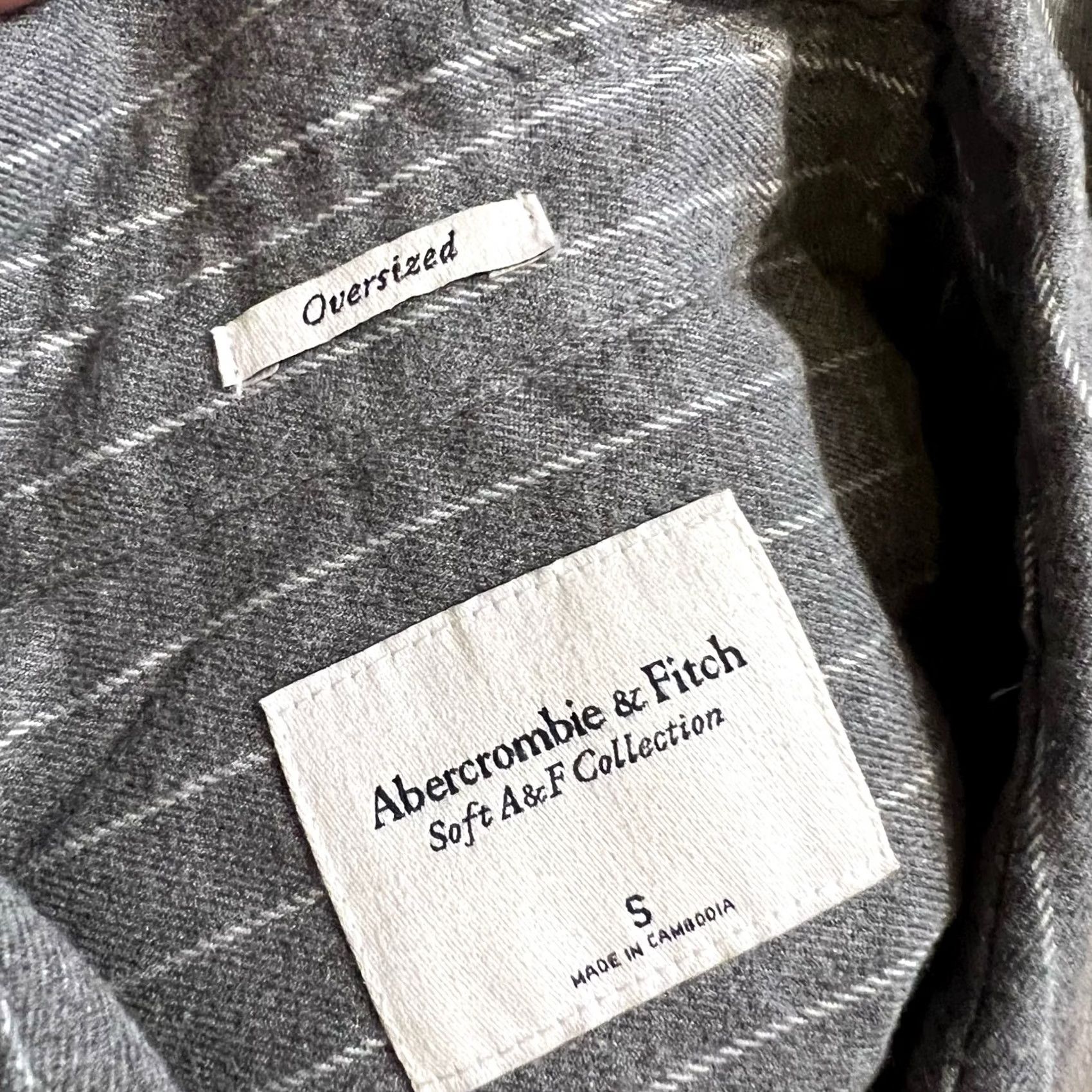 Abercrombie & Fitch Abercrombie & Fitch Soft AF Flannel Shirt Womens Small Gray Oversized Button Up Shirt Womens S Gray / Button-Up Shirt Size S / US 4 / IT 40 - 6 Thumbnail