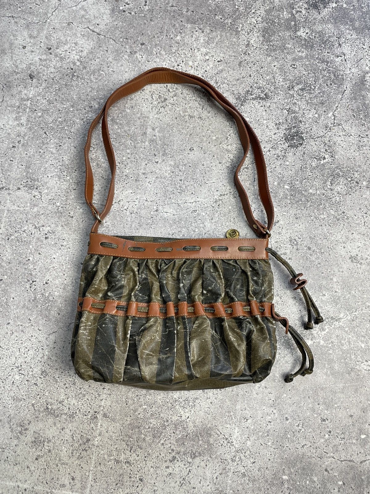 Fendi Fendi Vintage Brown Leather Shoulder Bag Size ONE SIZE - 9 Thumbnail