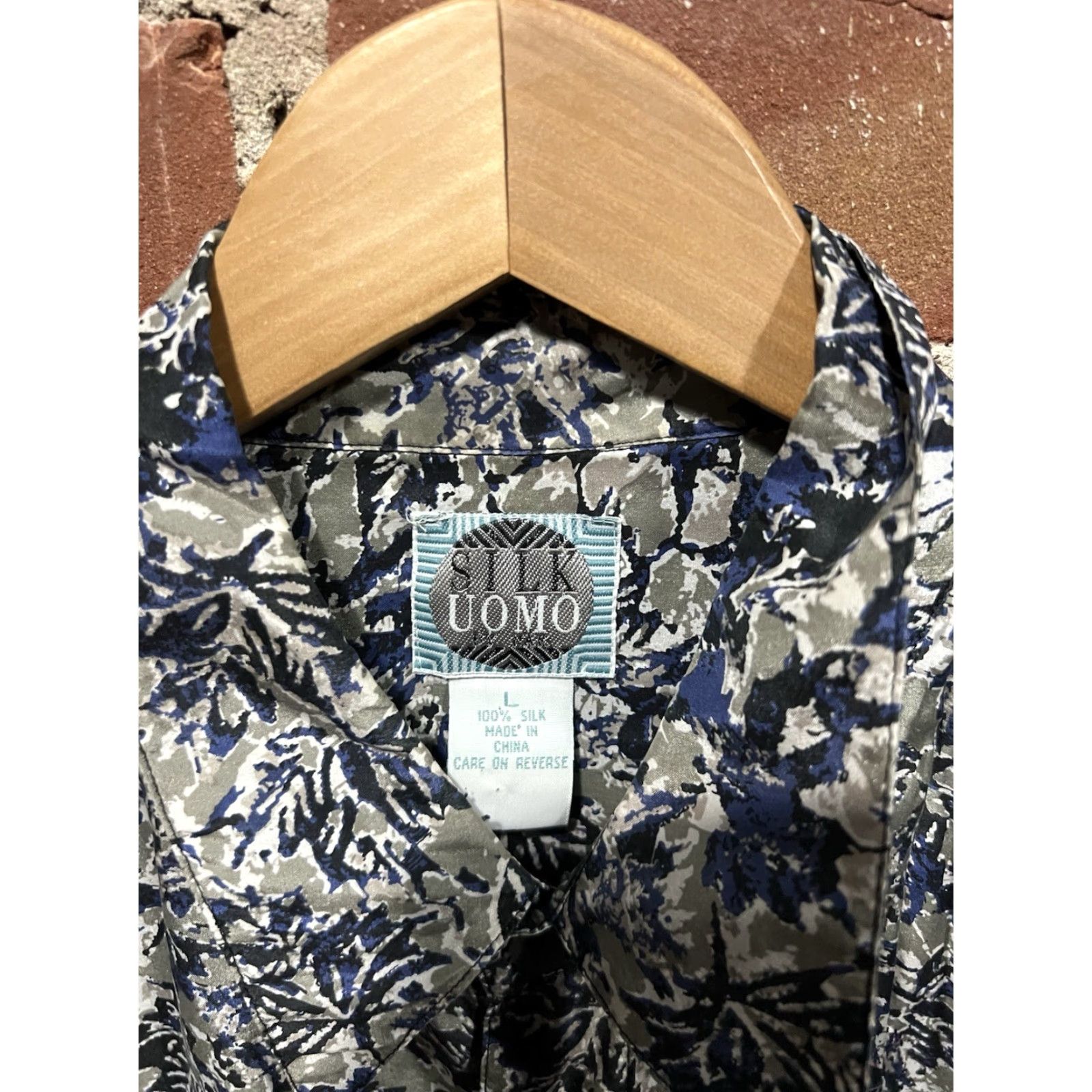 Vintage VINTAGE Silk Uomo Mens Shirt Silk Blue Floral Pattern Button-Up, Size Large, Short Sleeve, Regular Fit Size US L / EU 52-54 / 3 - 3 Thumbnail