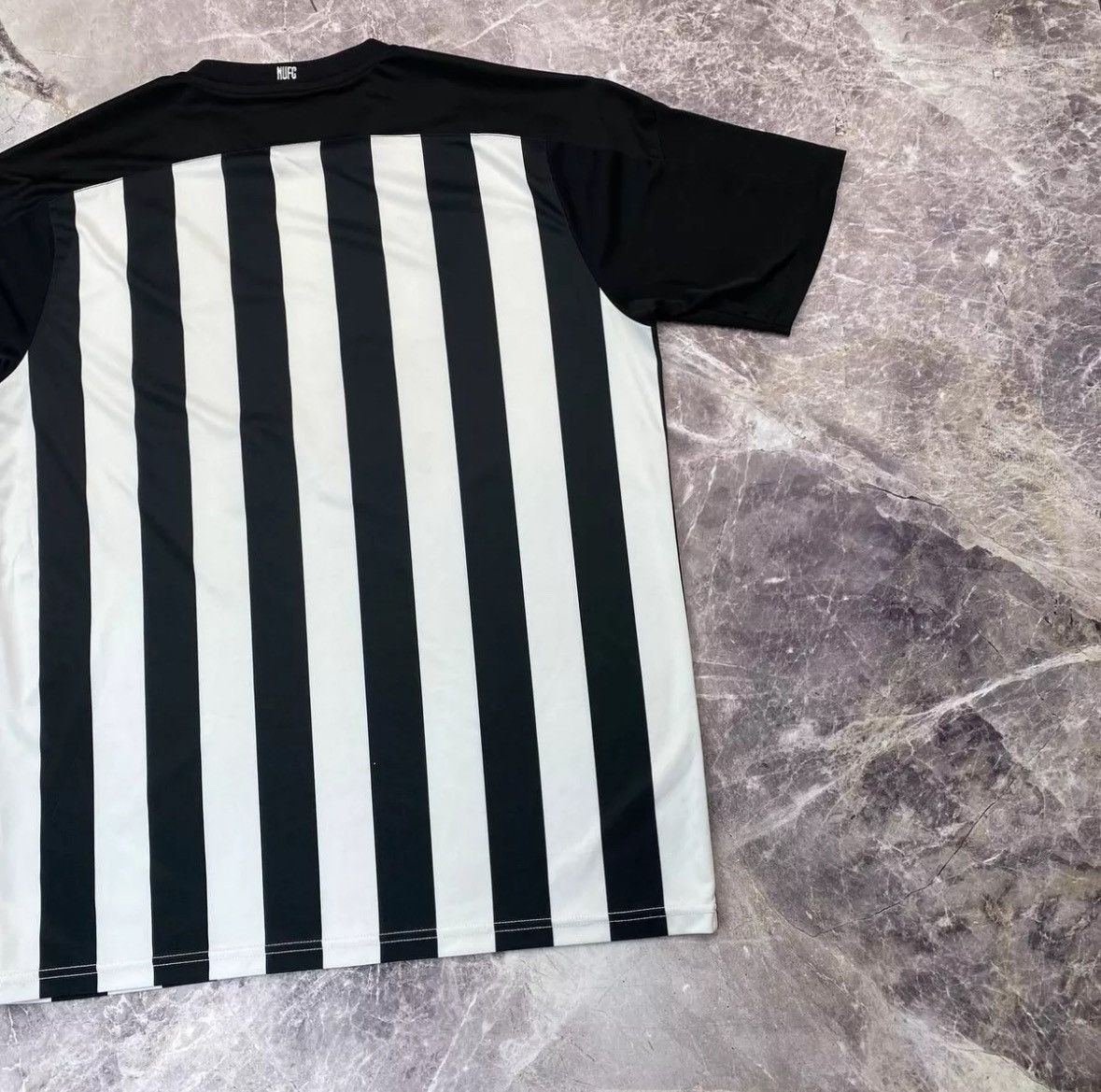 Puma NEWCASTLE UNITED 2017/2018 HOME FOOTBALL SHIRT PUMA JERSEY Size US XL / EU 56 / 4 - 10 Thumbnail