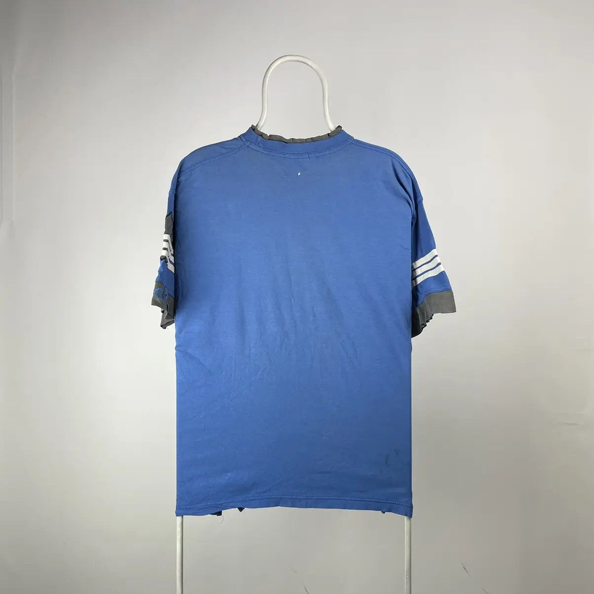 Adidas Adidas T-shirt vintage 90s logo embroidered sleeve size L Size US L / EU 52-54 / 3 - 5 Thumbnail