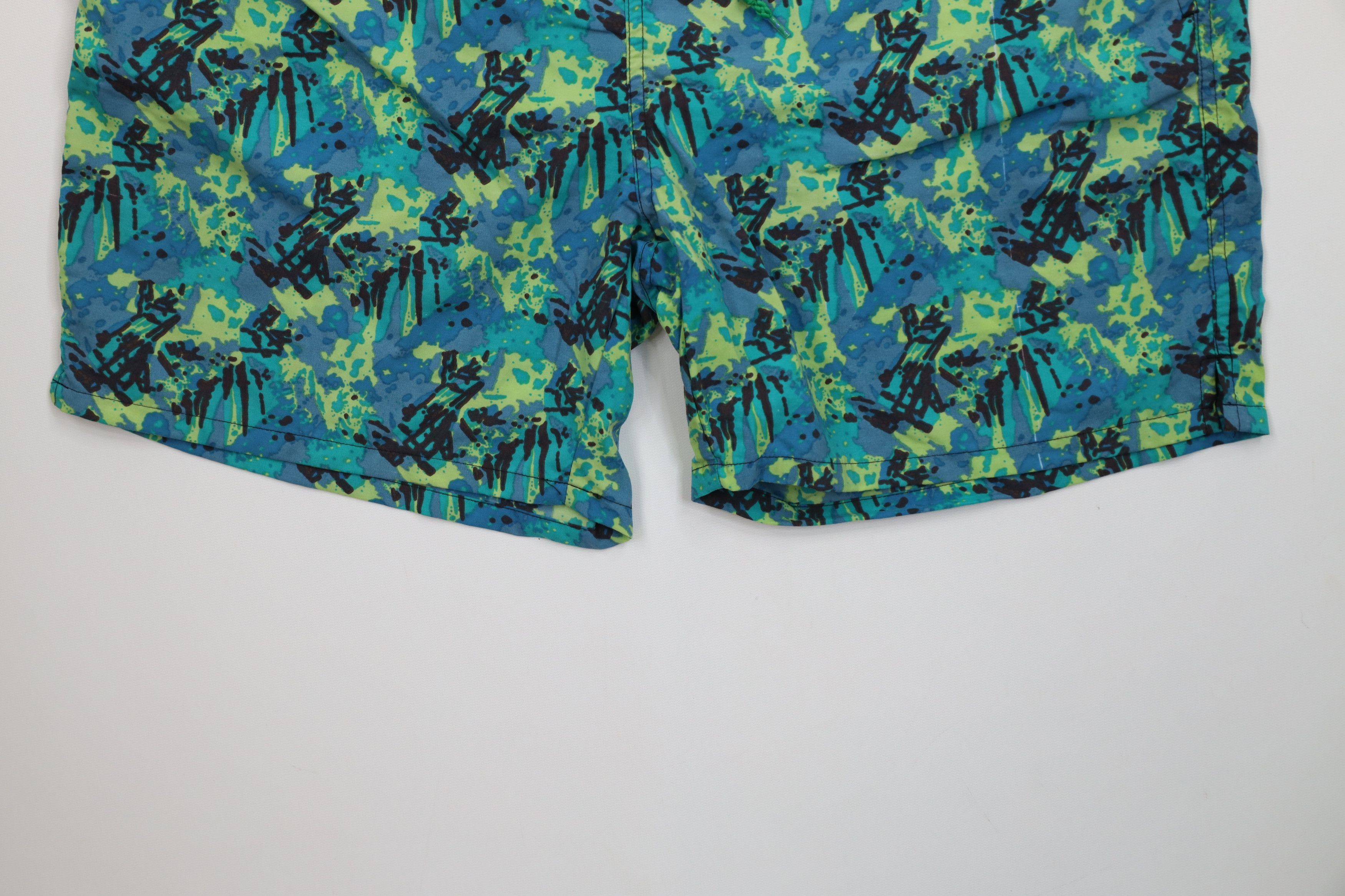 Vintage Vintage 90s Streetwear Paint Splatter Lined Shorts Trunks Size US 34 / EU 50 - 4 Thumbnail