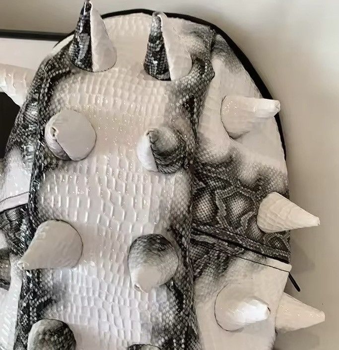 Japanese Brand × Vintage Large Capasity Hedgehog Shape PU Backpacks Size ONE SIZE - 5 Thumbnail
