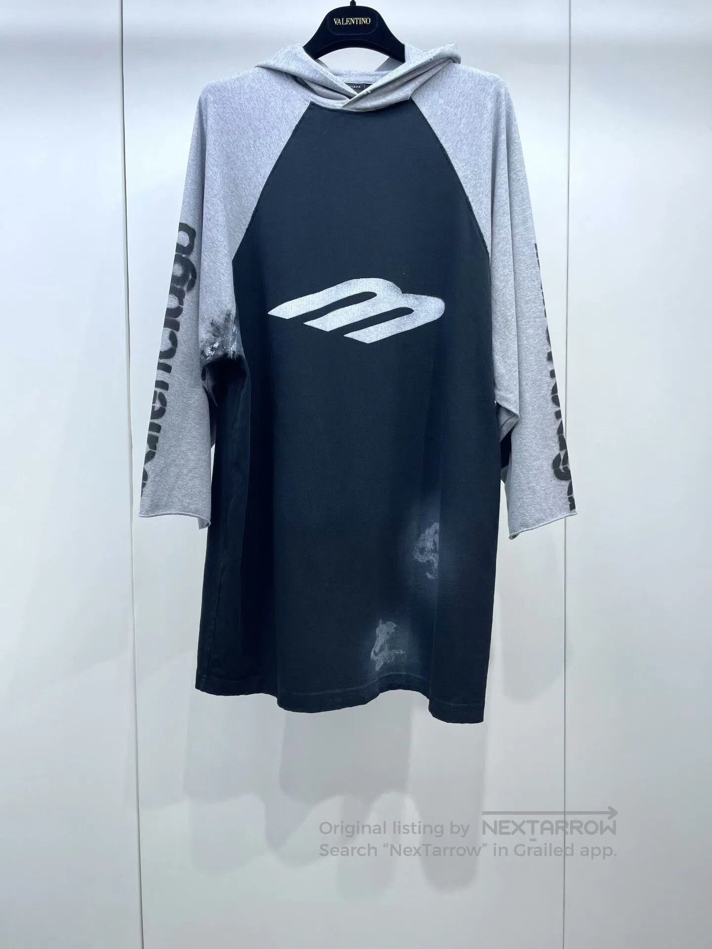 Balenciaga Balenciaga Letter Sleeve Hooded Loose T-shirt. Size M / US 6-8 / IT 42-44 - 1 Thumbnail