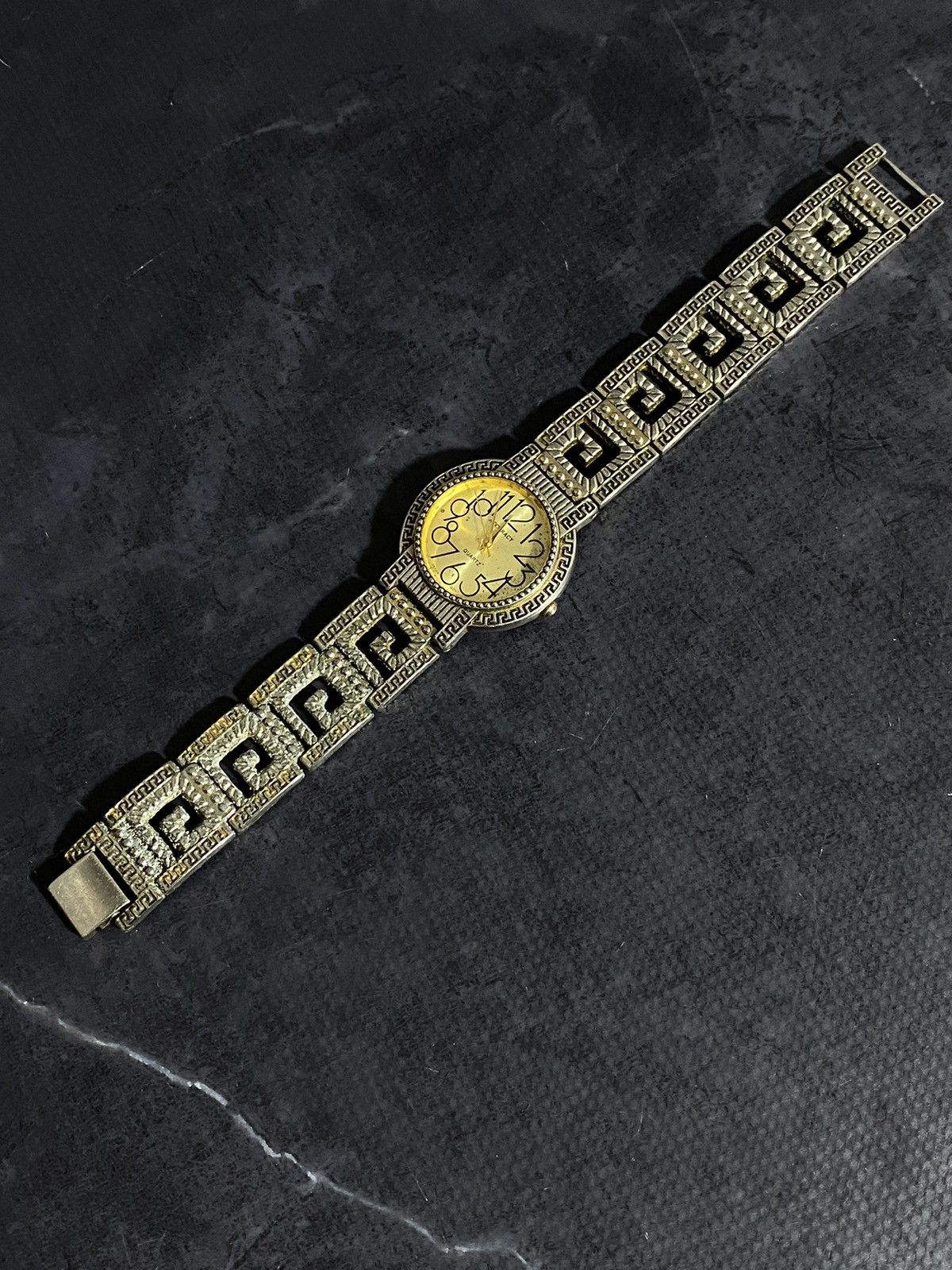 Vintage Vintage Quartz Watch with Ornate Bracelet Japanese Brand Size ONE SIZE - 1 Thumbnail